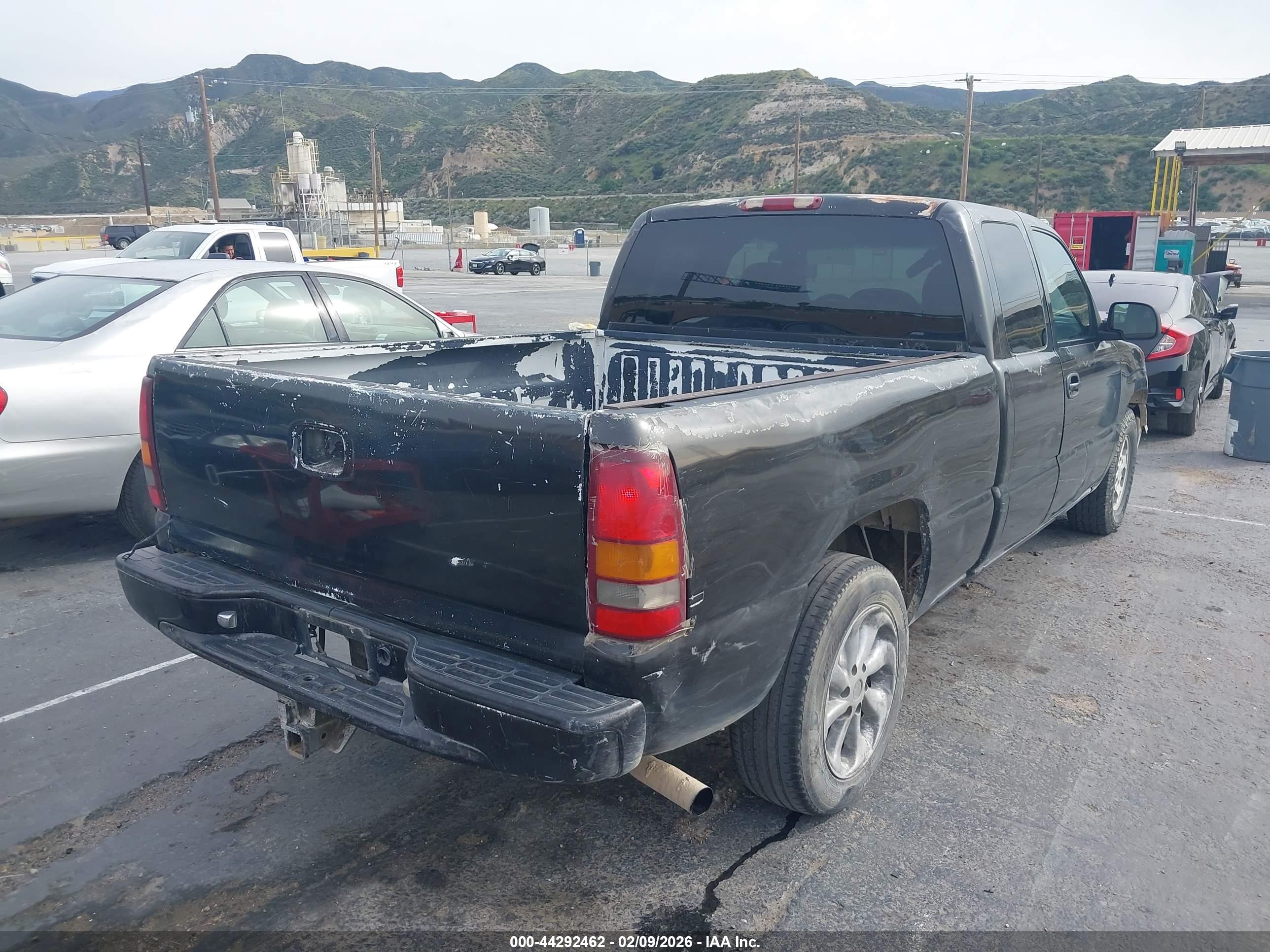 CHEVROLET SILVERADO image 4
