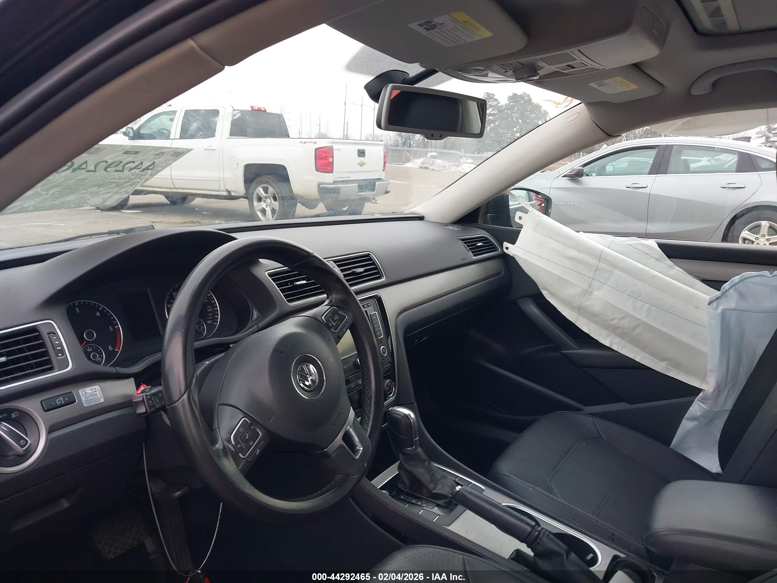 VOLKSWAGEN PASSAT image 5