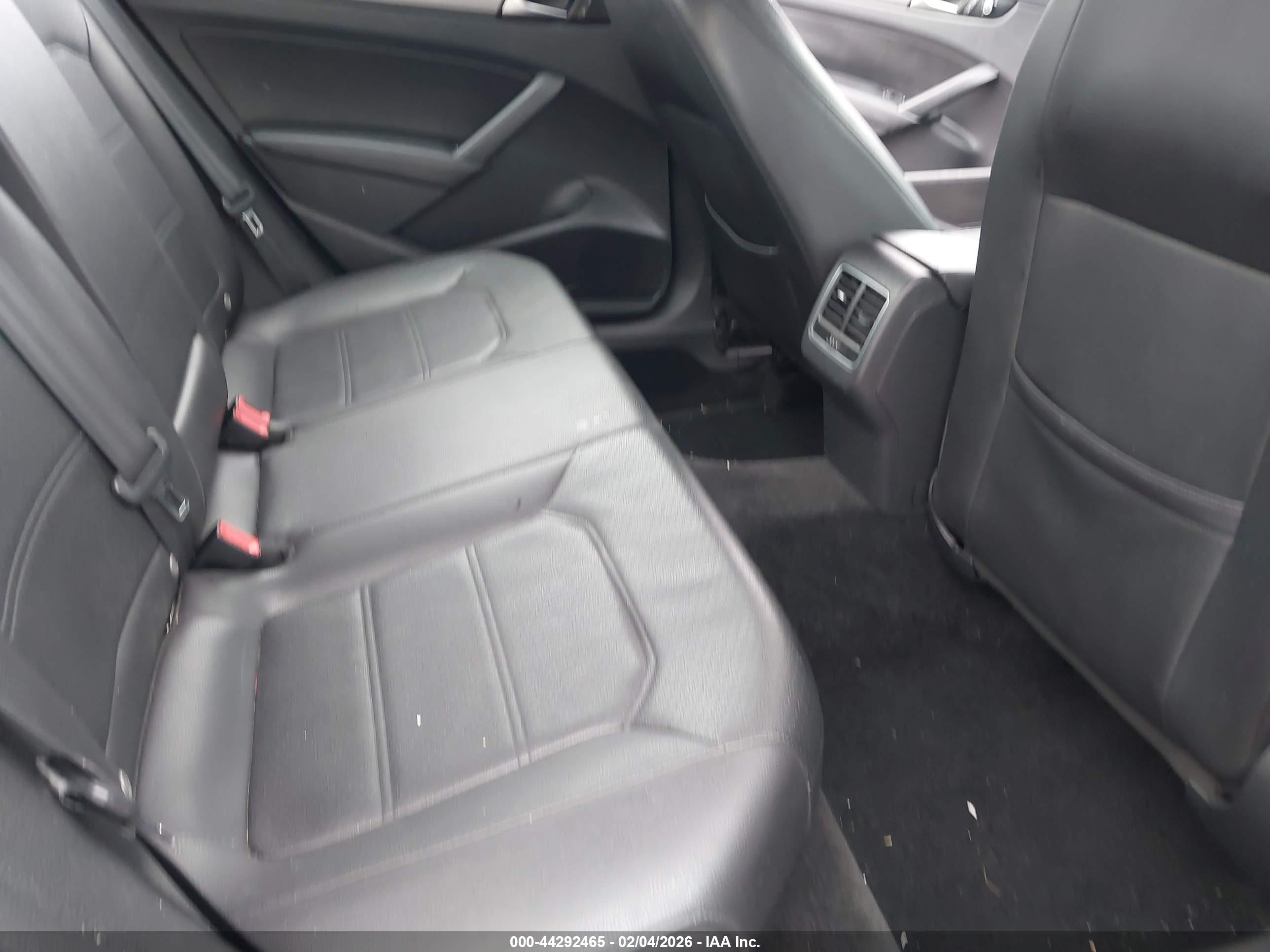 VOLKSWAGEN PASSAT image 8