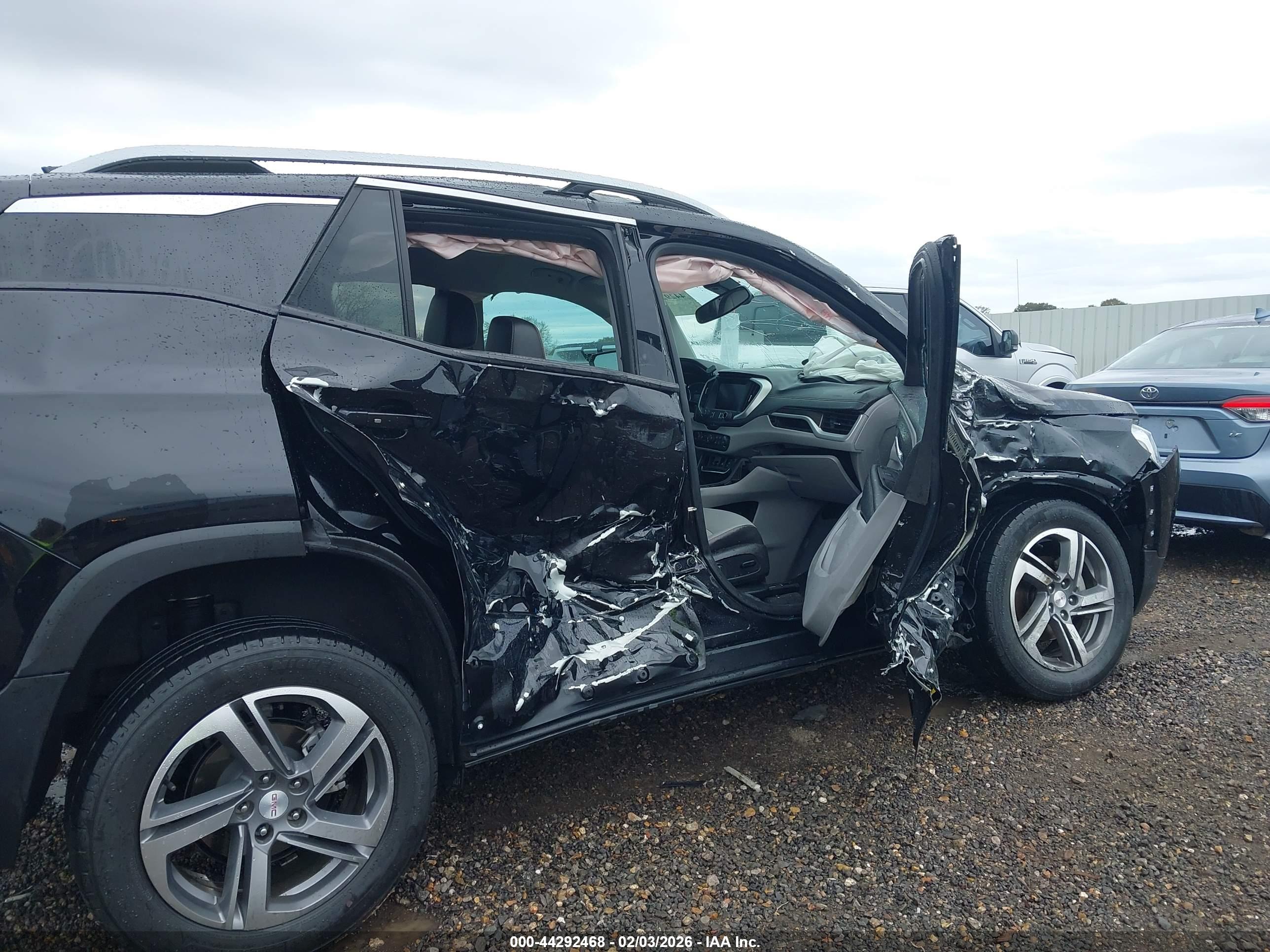 GMC TERRAIN image 6