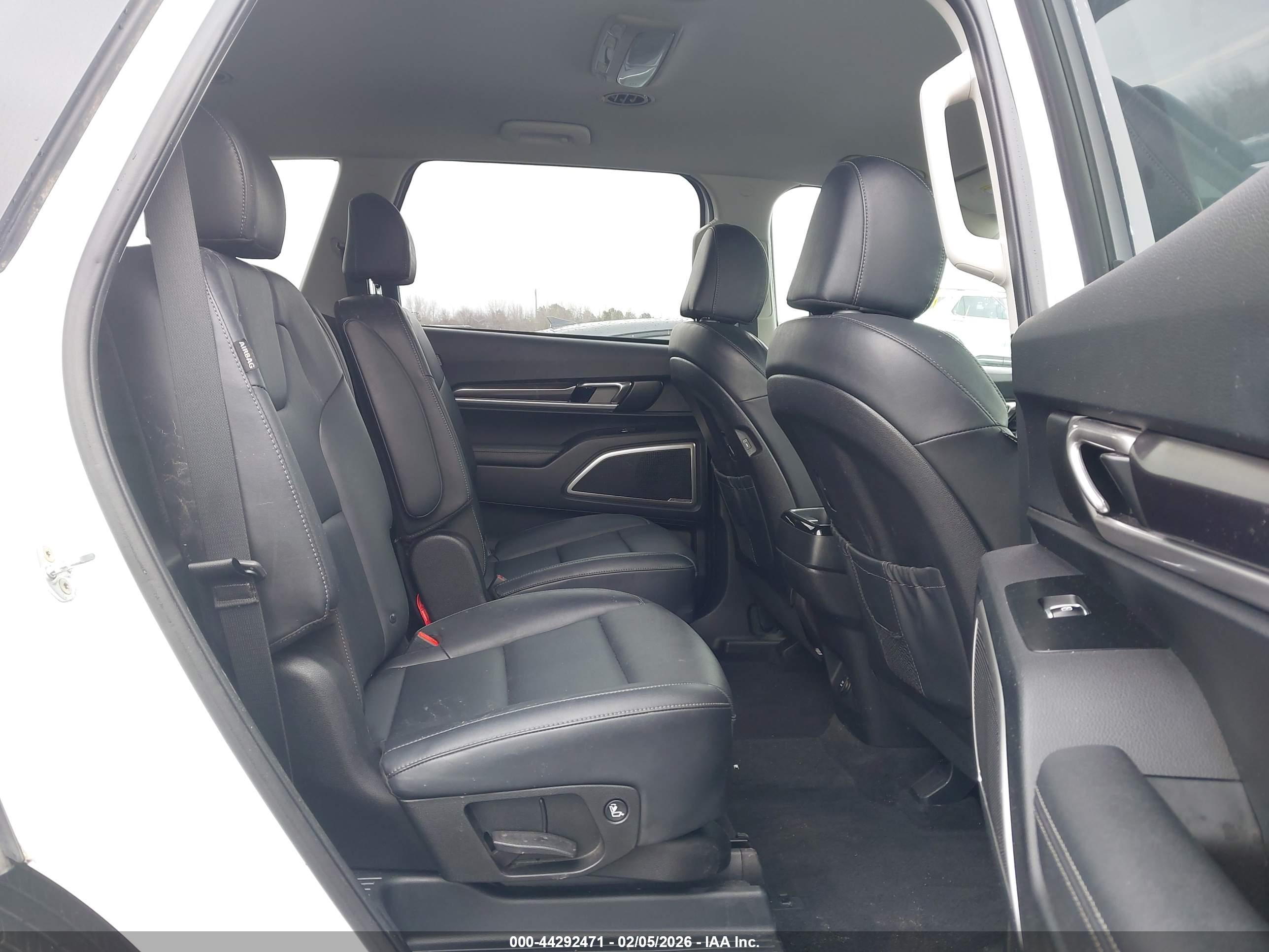 KIA TELLURIDE image 8
