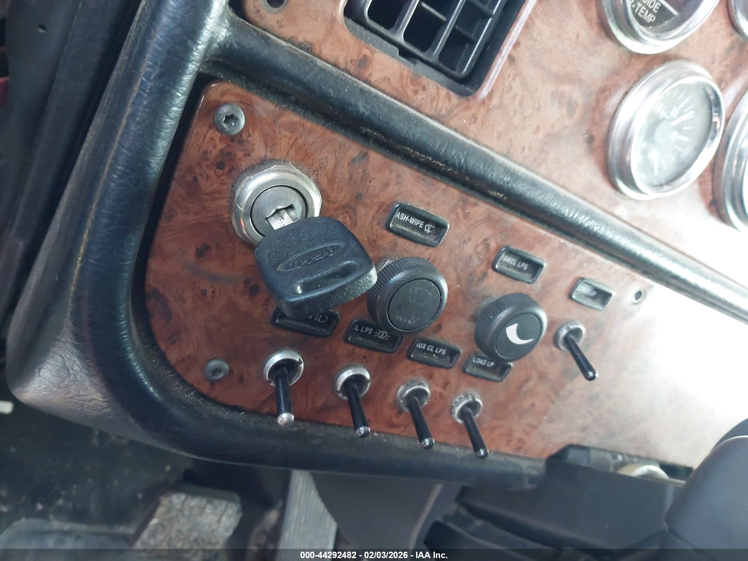 PETERBILT 379 image 11