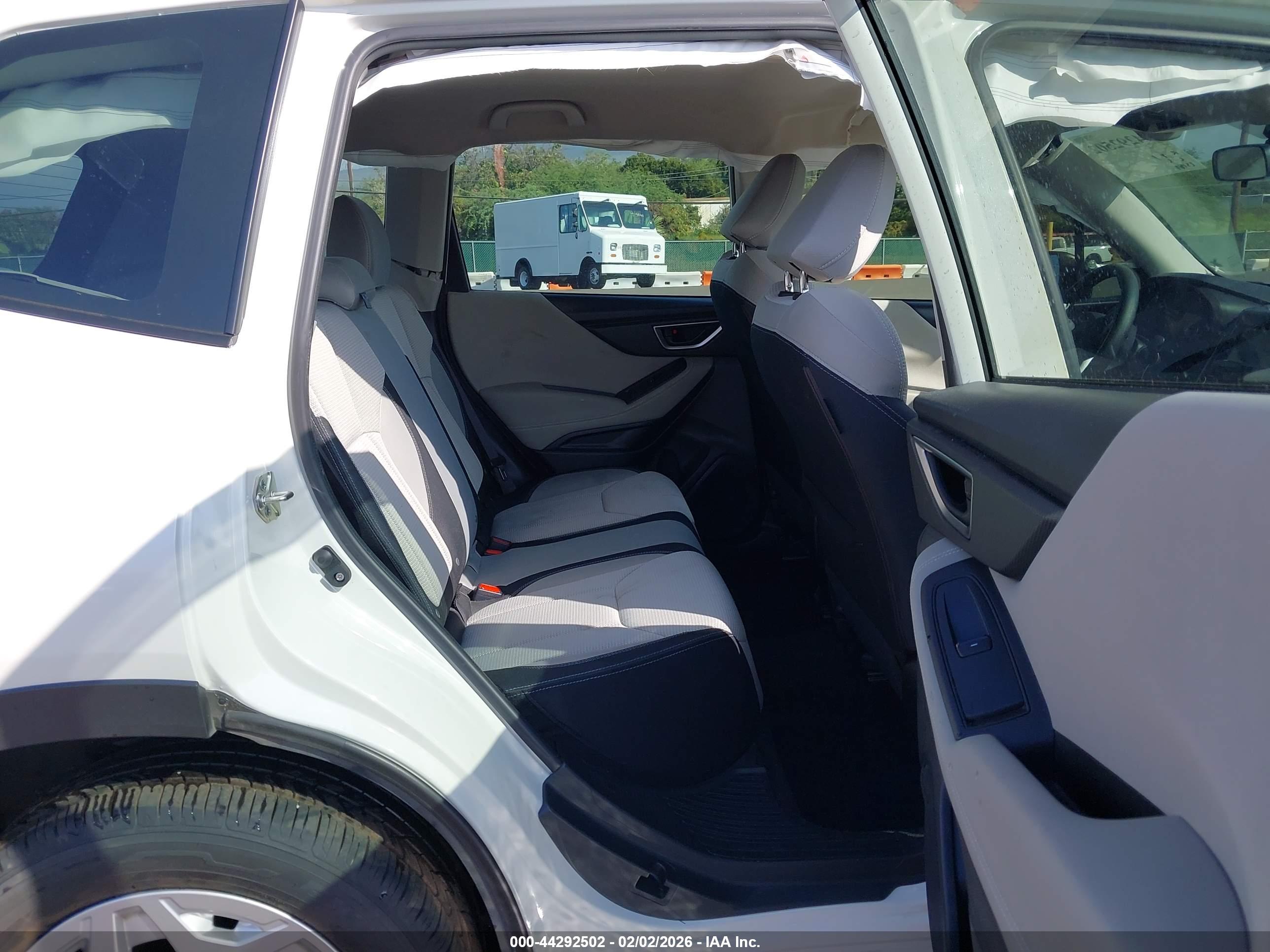 SUBARU FORESTER image 8