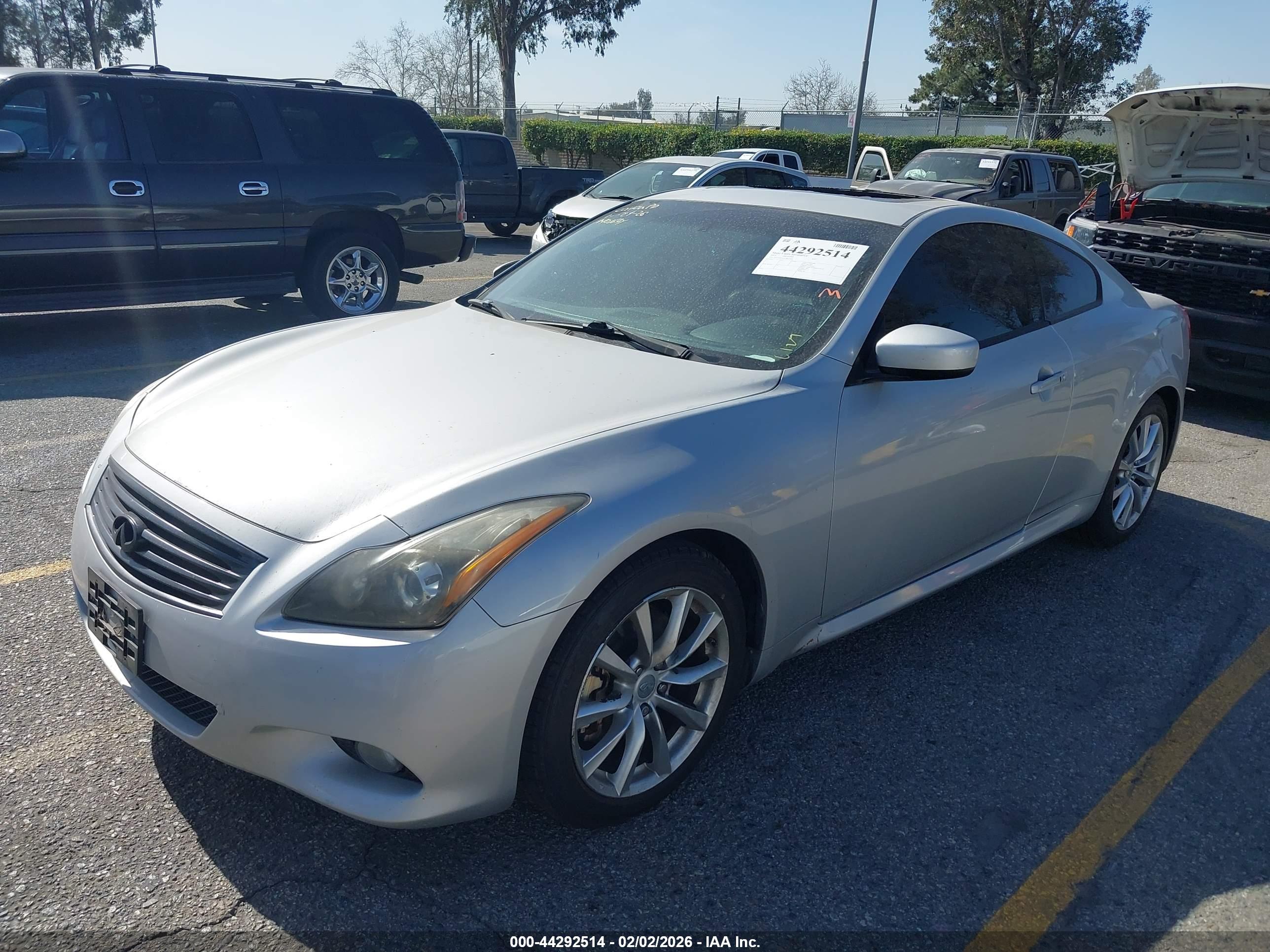 INFINITI G37 image 2