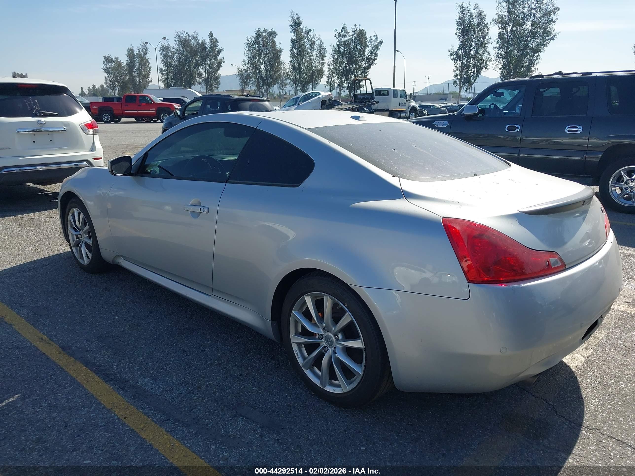 INFINITI G37 image 3