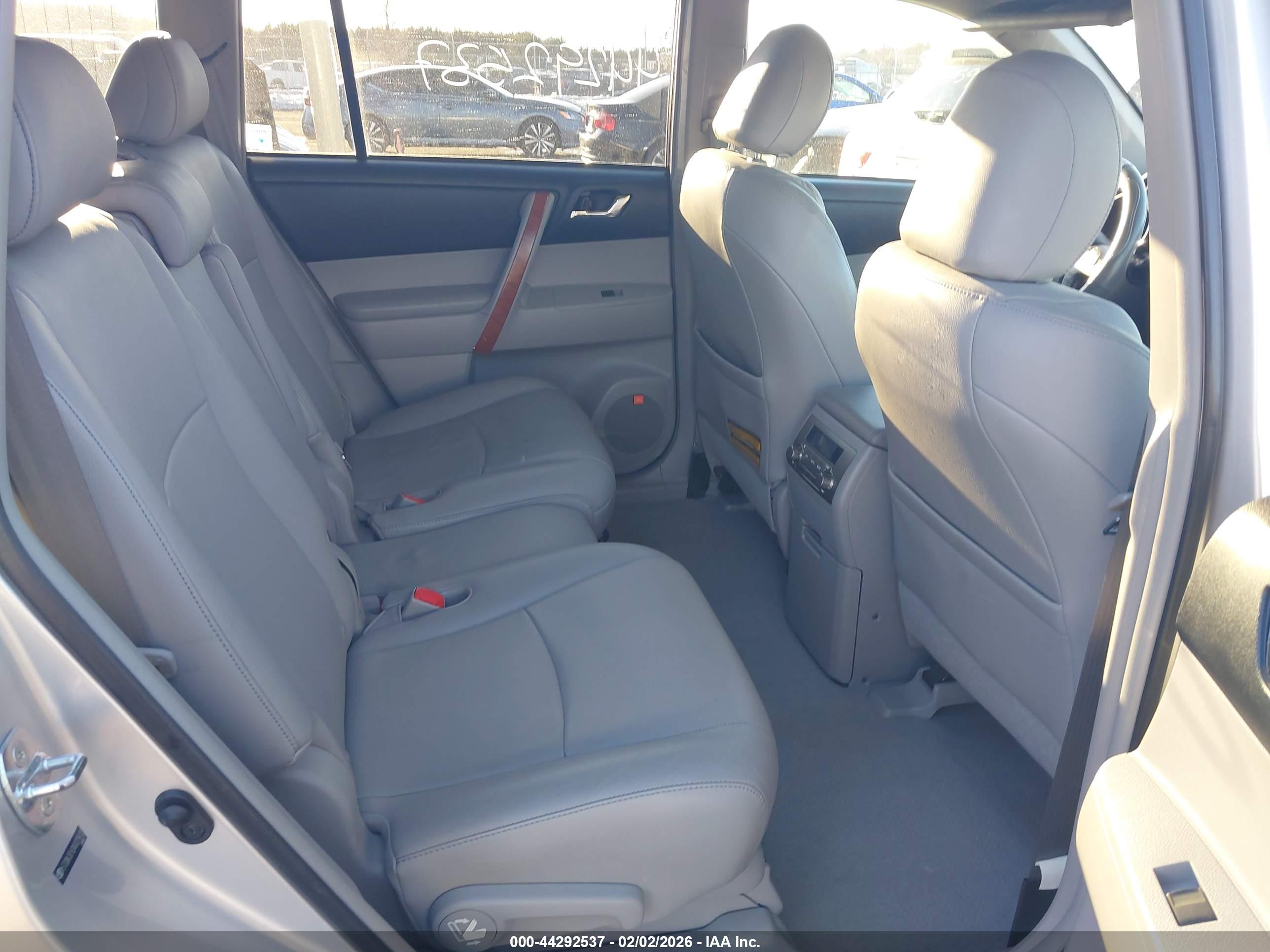 TOYOTA HIGHLANDER image 8