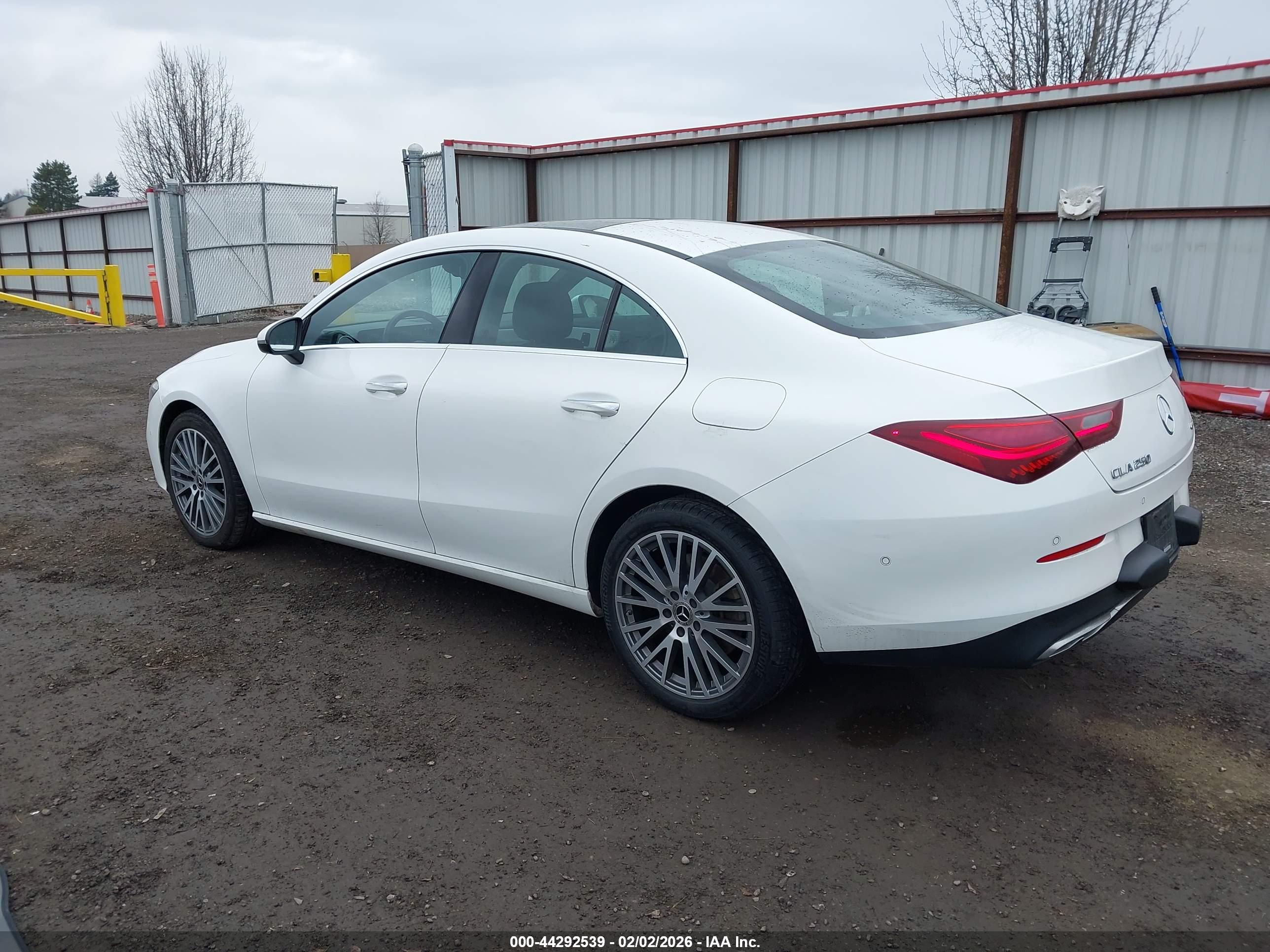 MERCEDES-BENZ CLA image 3