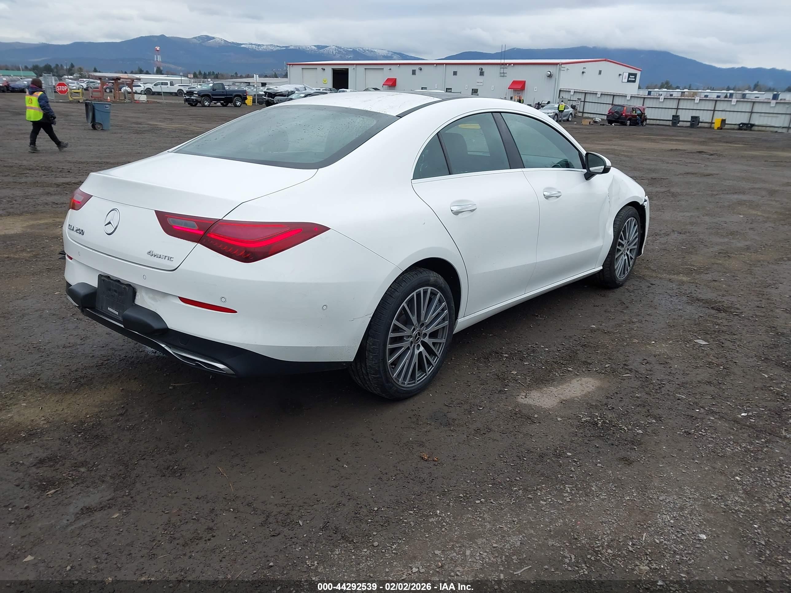 MERCEDES-BENZ CLA image 4