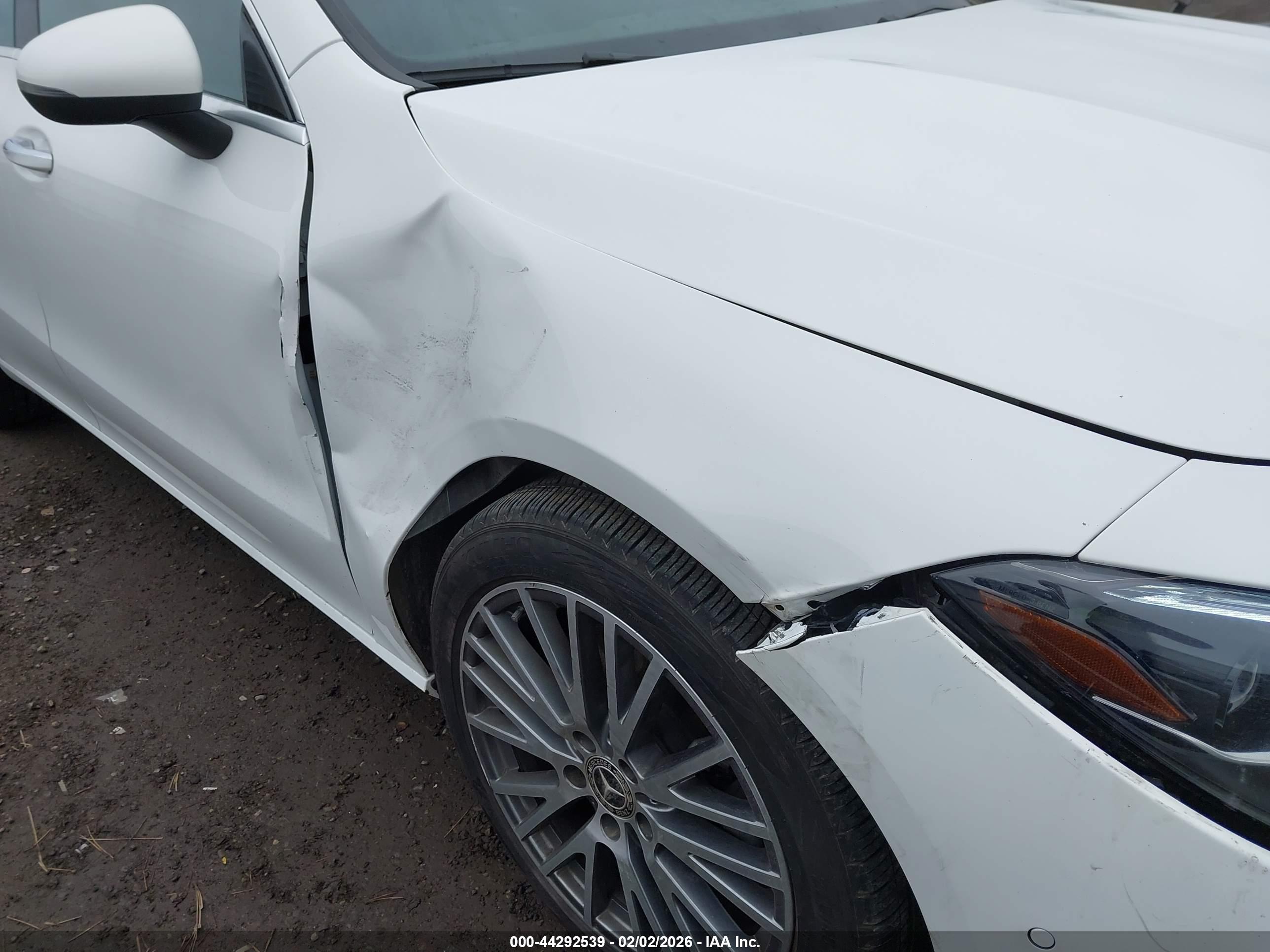 MERCEDES-BENZ CLA image 6