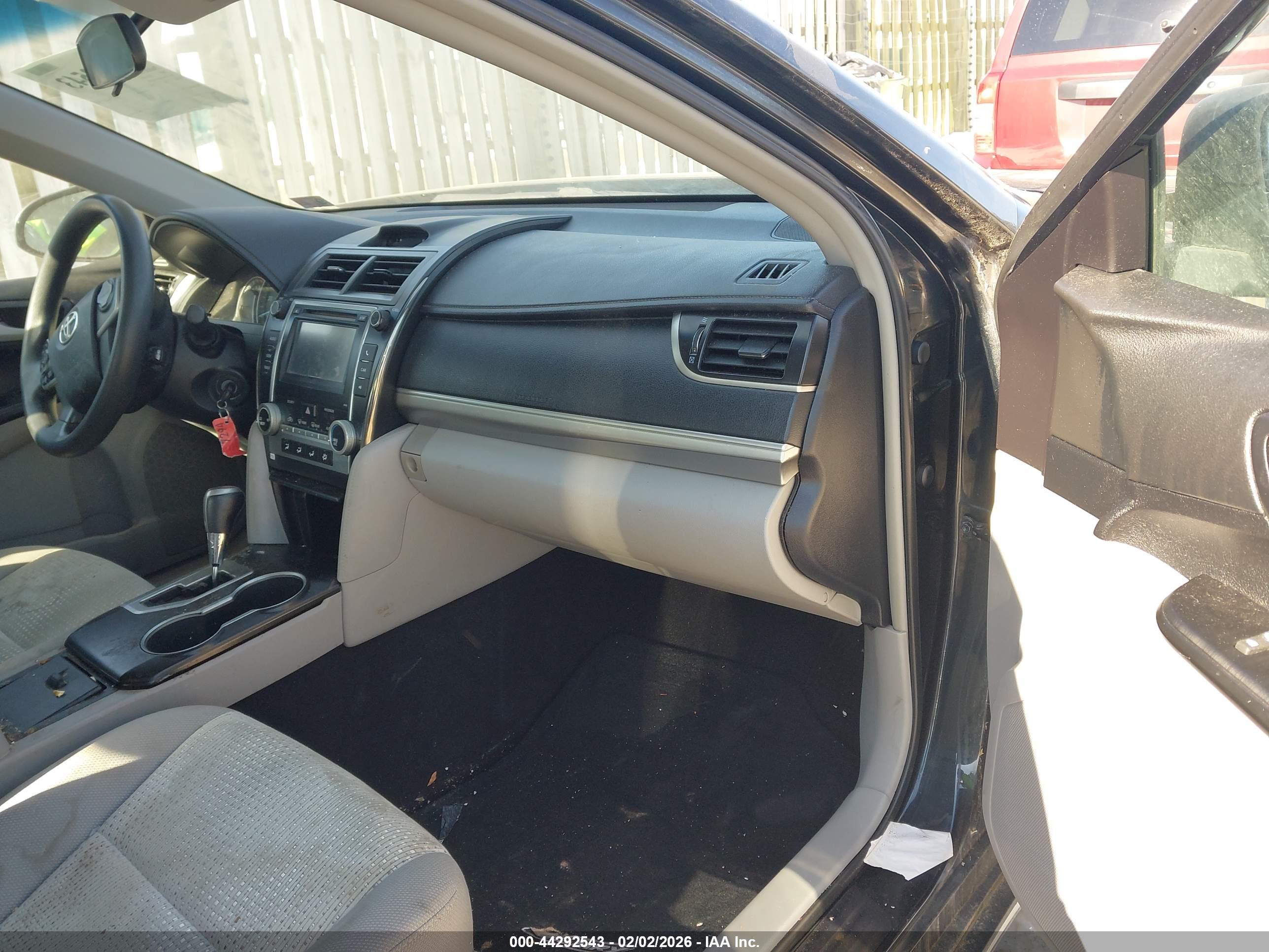 TOYOTA CAMRY image 5