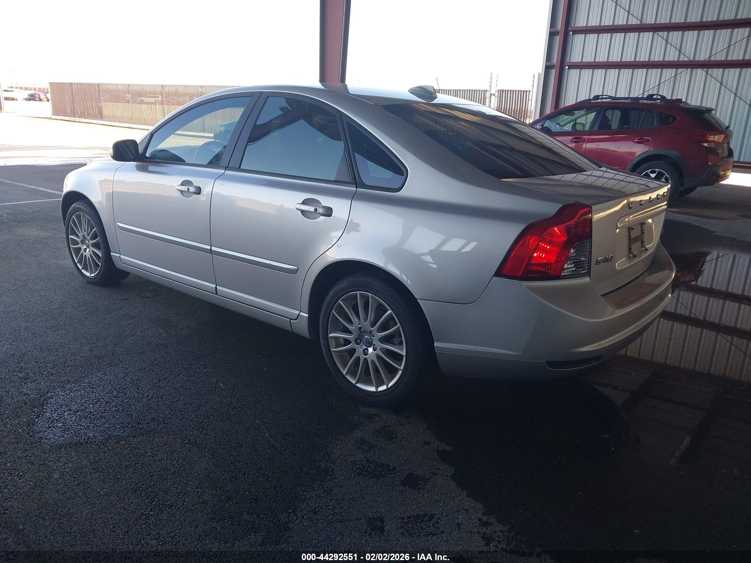 VOLVO S40 image 3