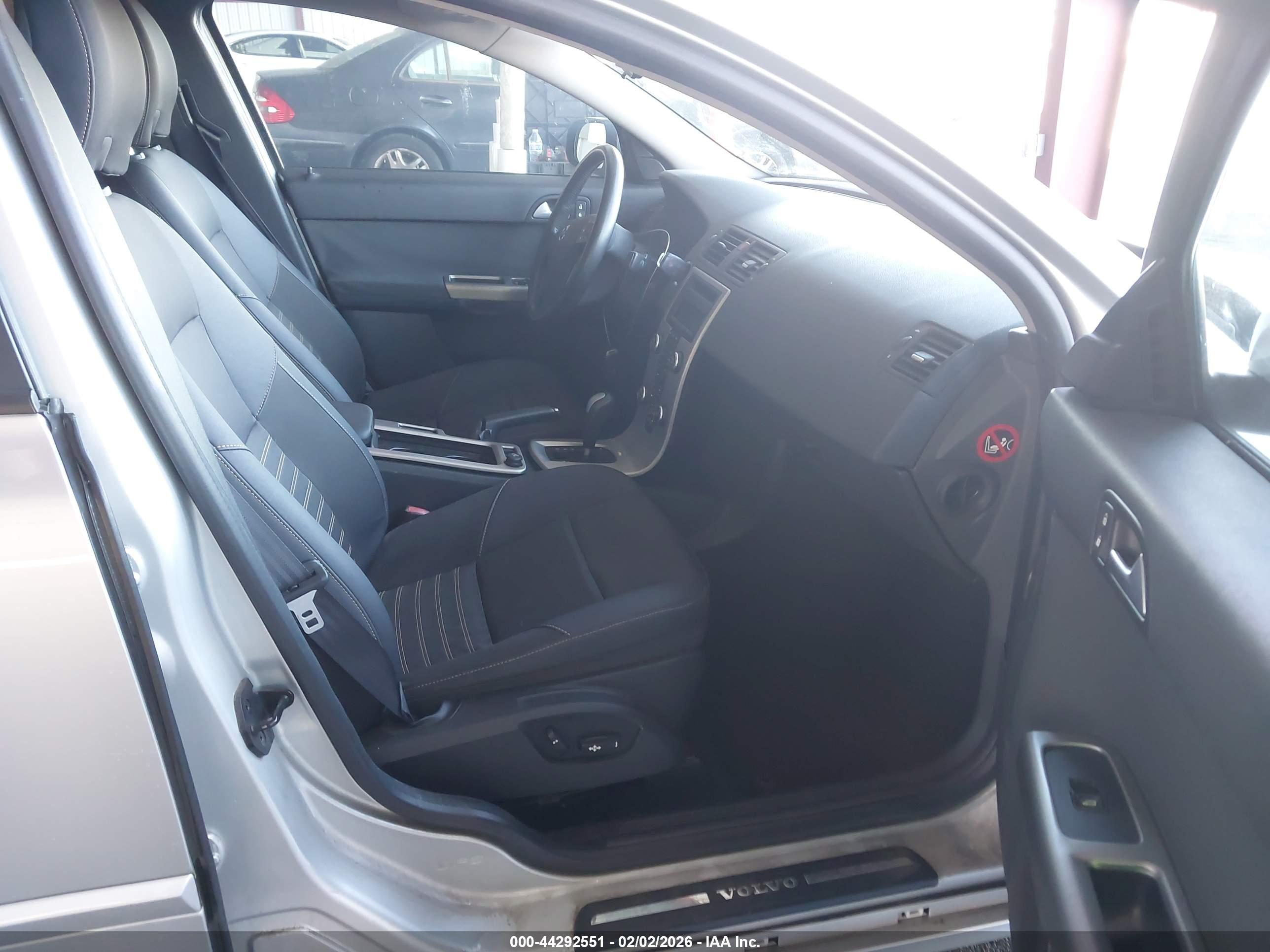 VOLVO S40 image 5