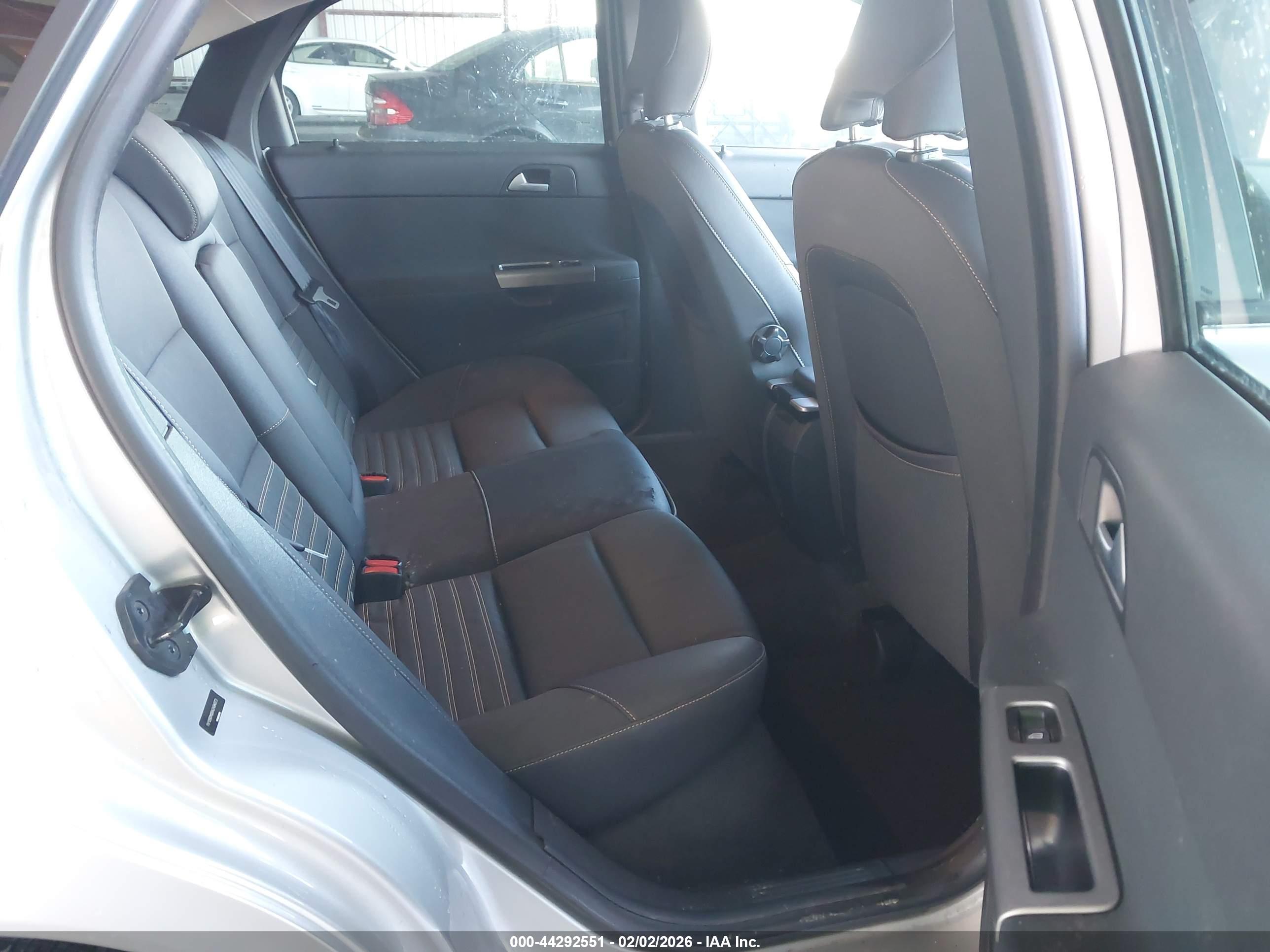 VOLVO S40 image 8