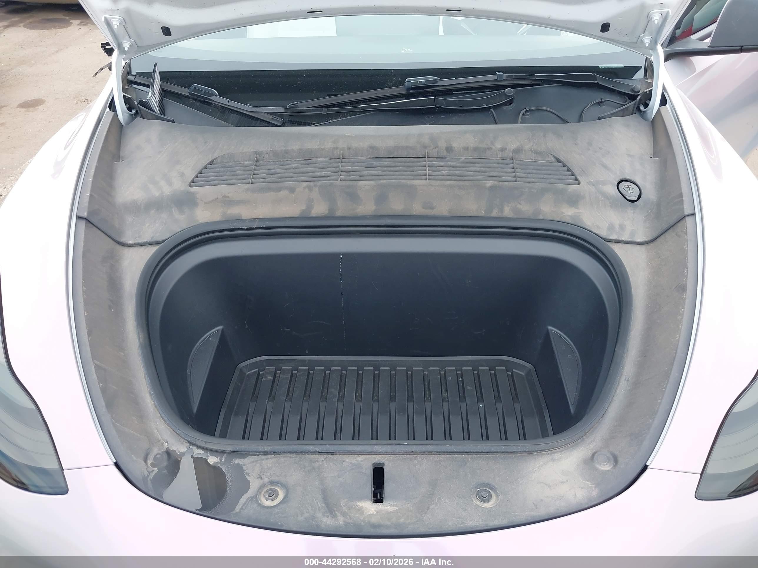 TESLA MODEL image 10