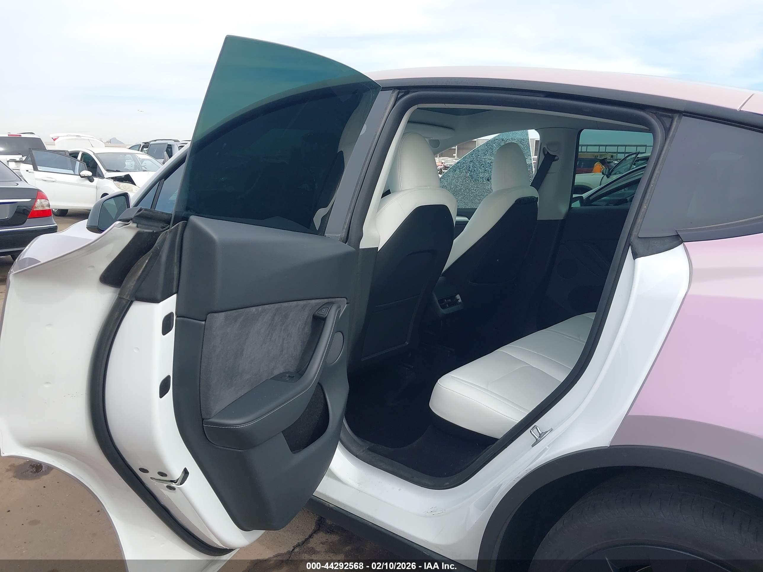 TESLA MODEL image 8