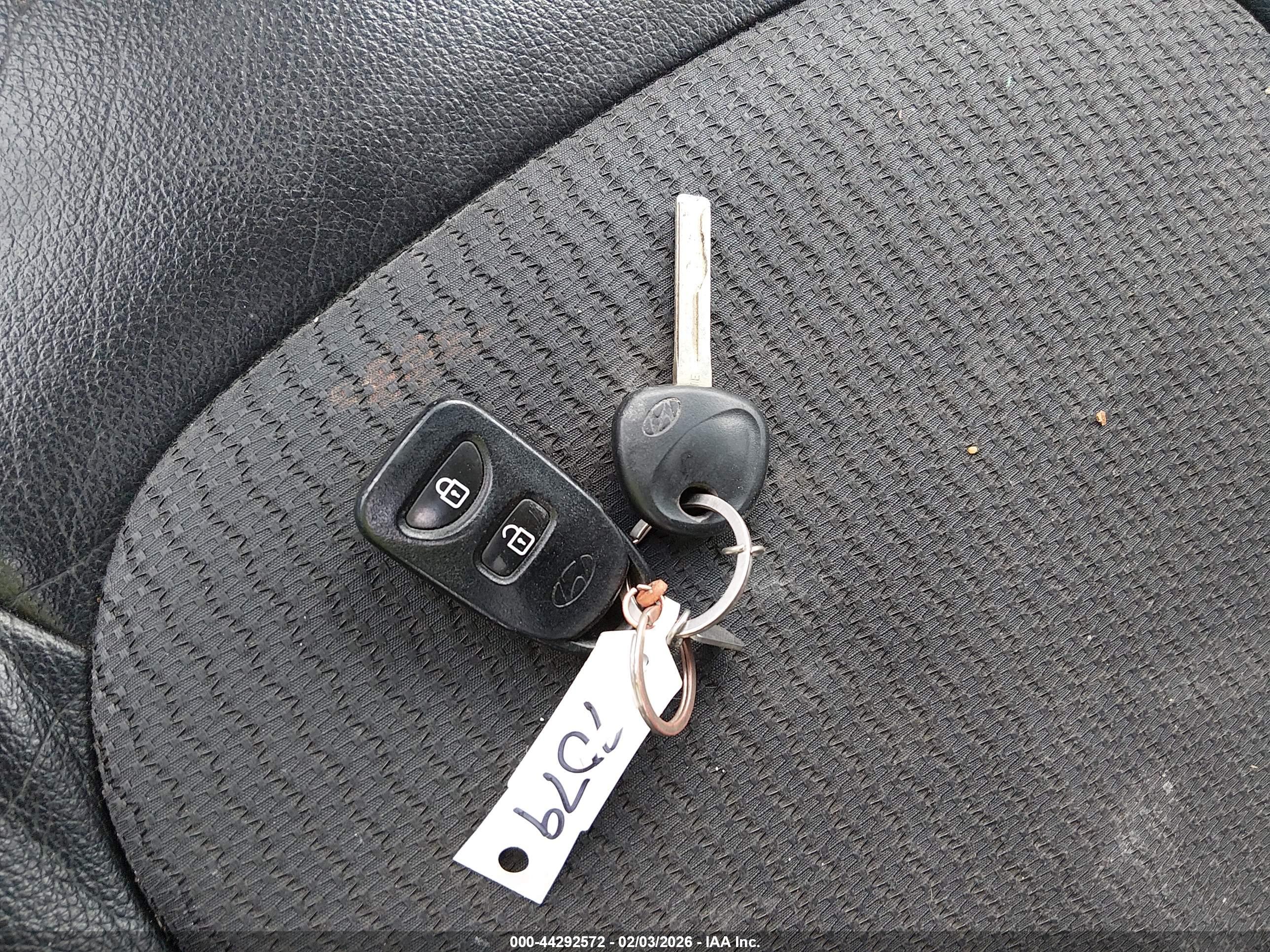 HYUNDAI TUCSON image 11