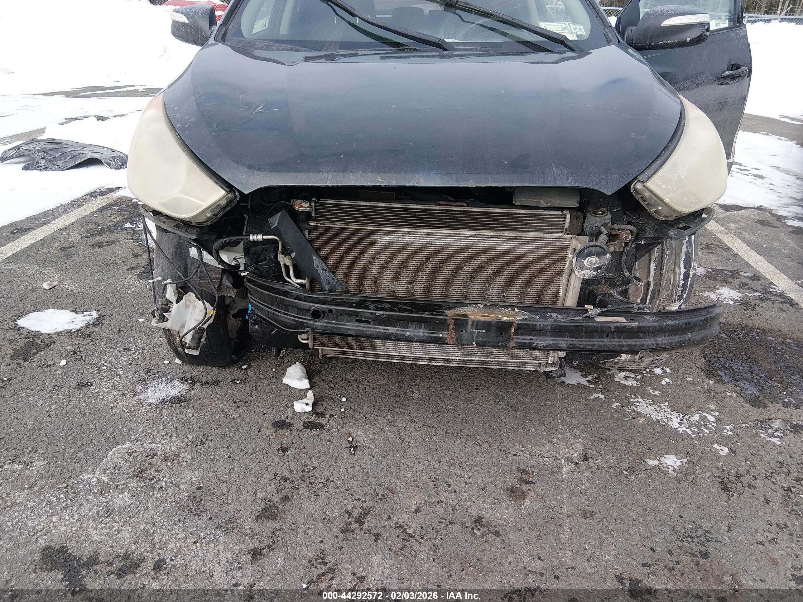 HYUNDAI TUCSON image 6
