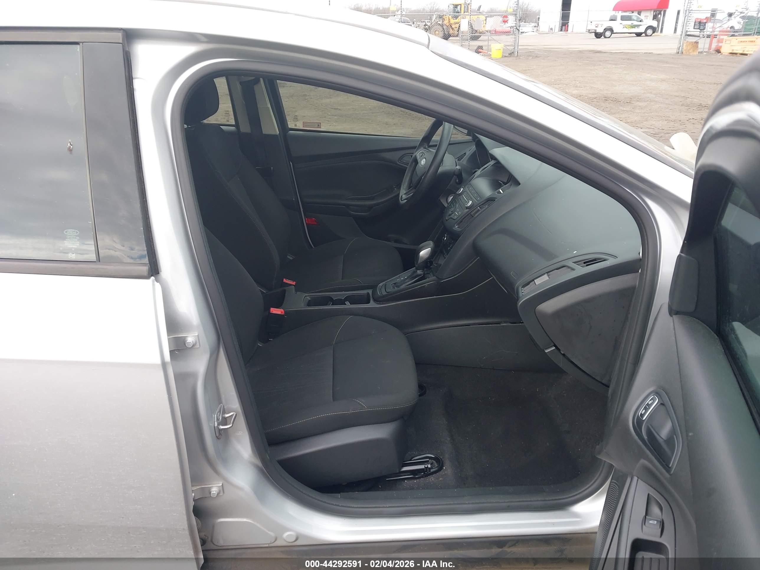 FORD FOCUS image 5