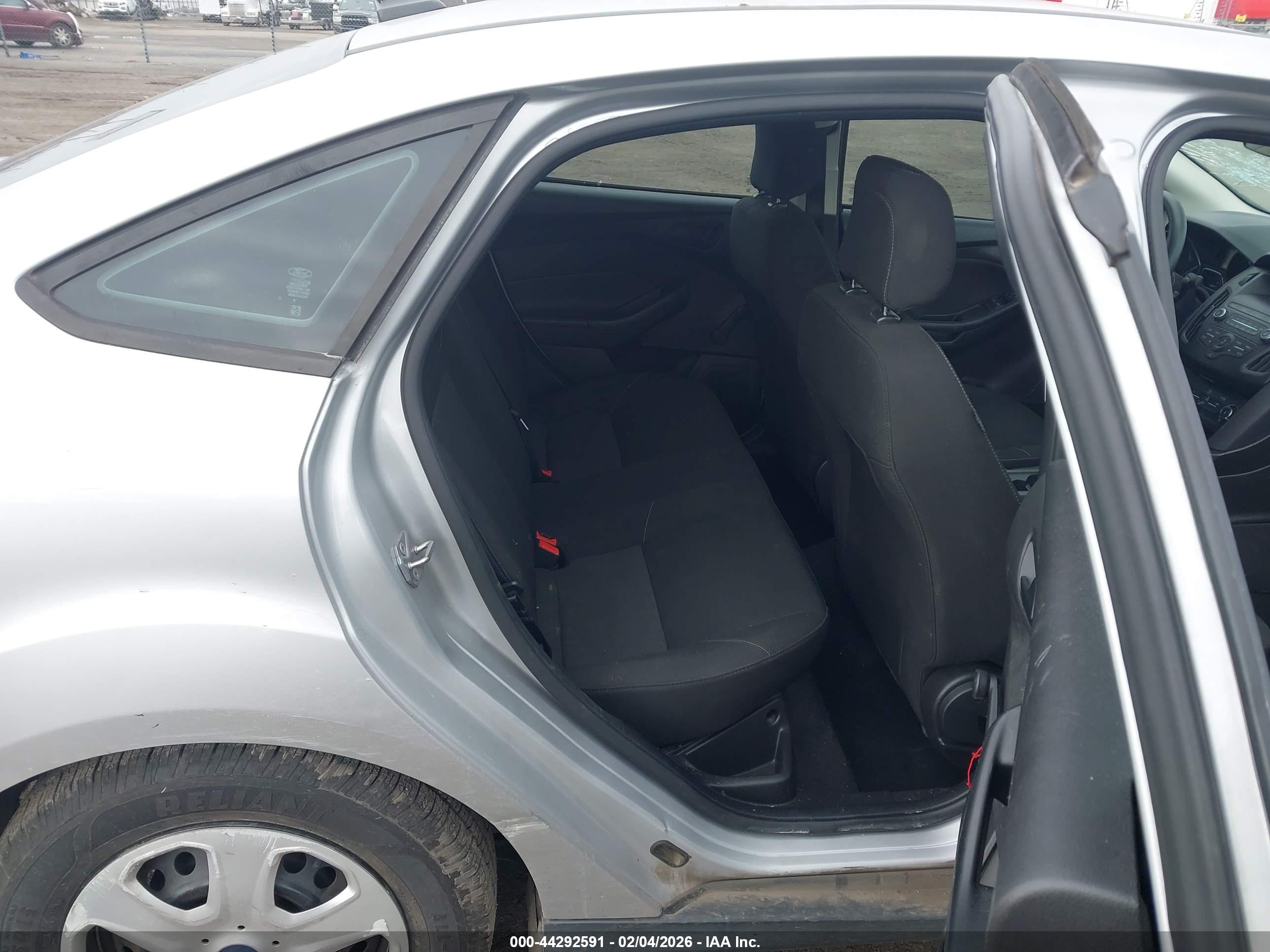 FORD FOCUS image 8