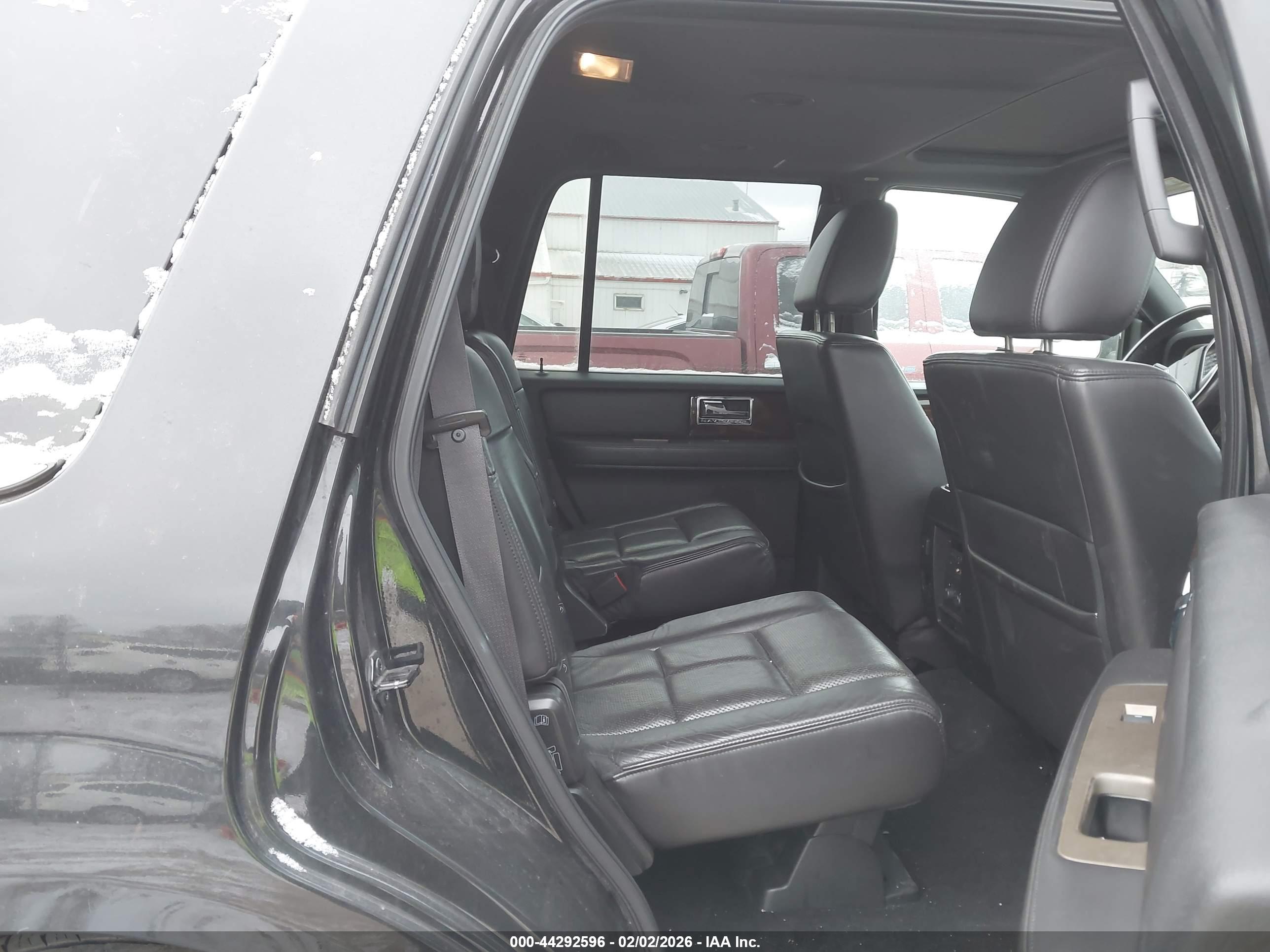 LINCOLN NAVIGATOR image 8