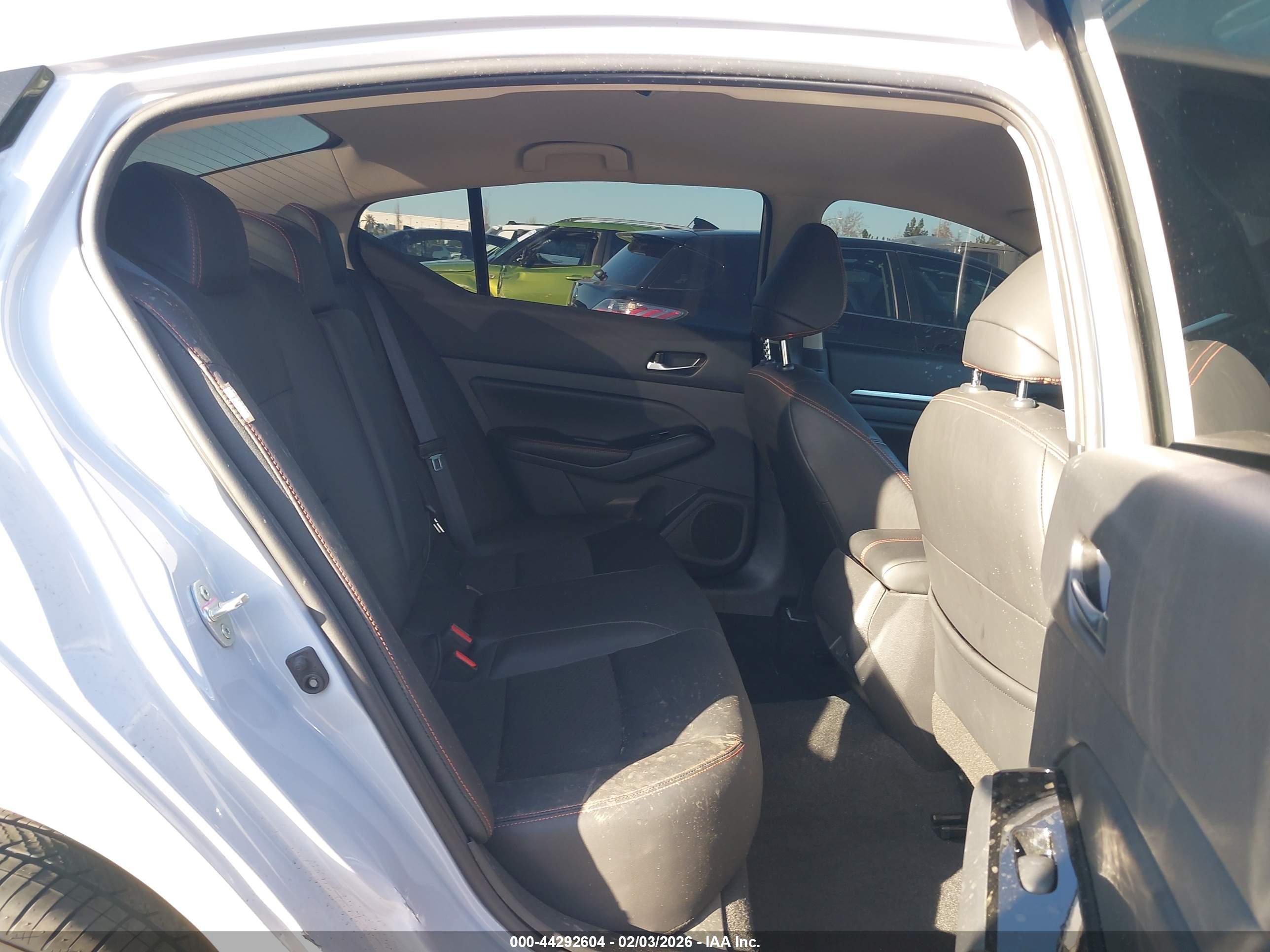 NISSAN ALTIMA image 8