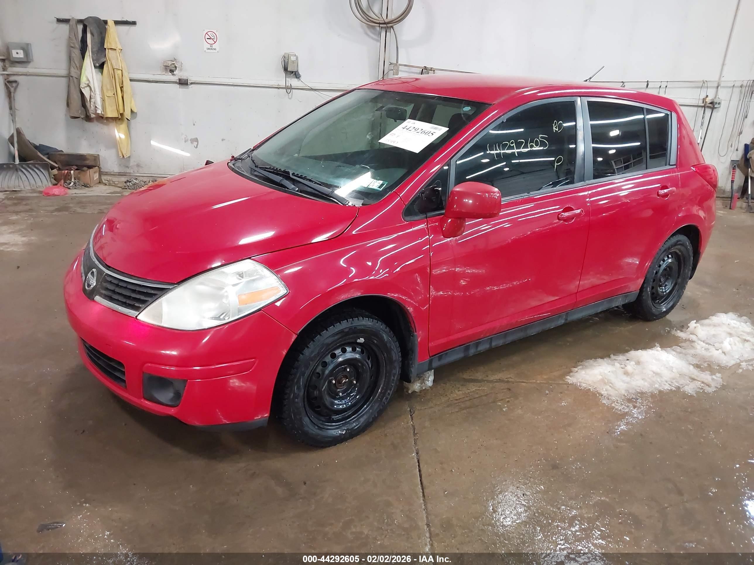 NISSAN VERSA image 2