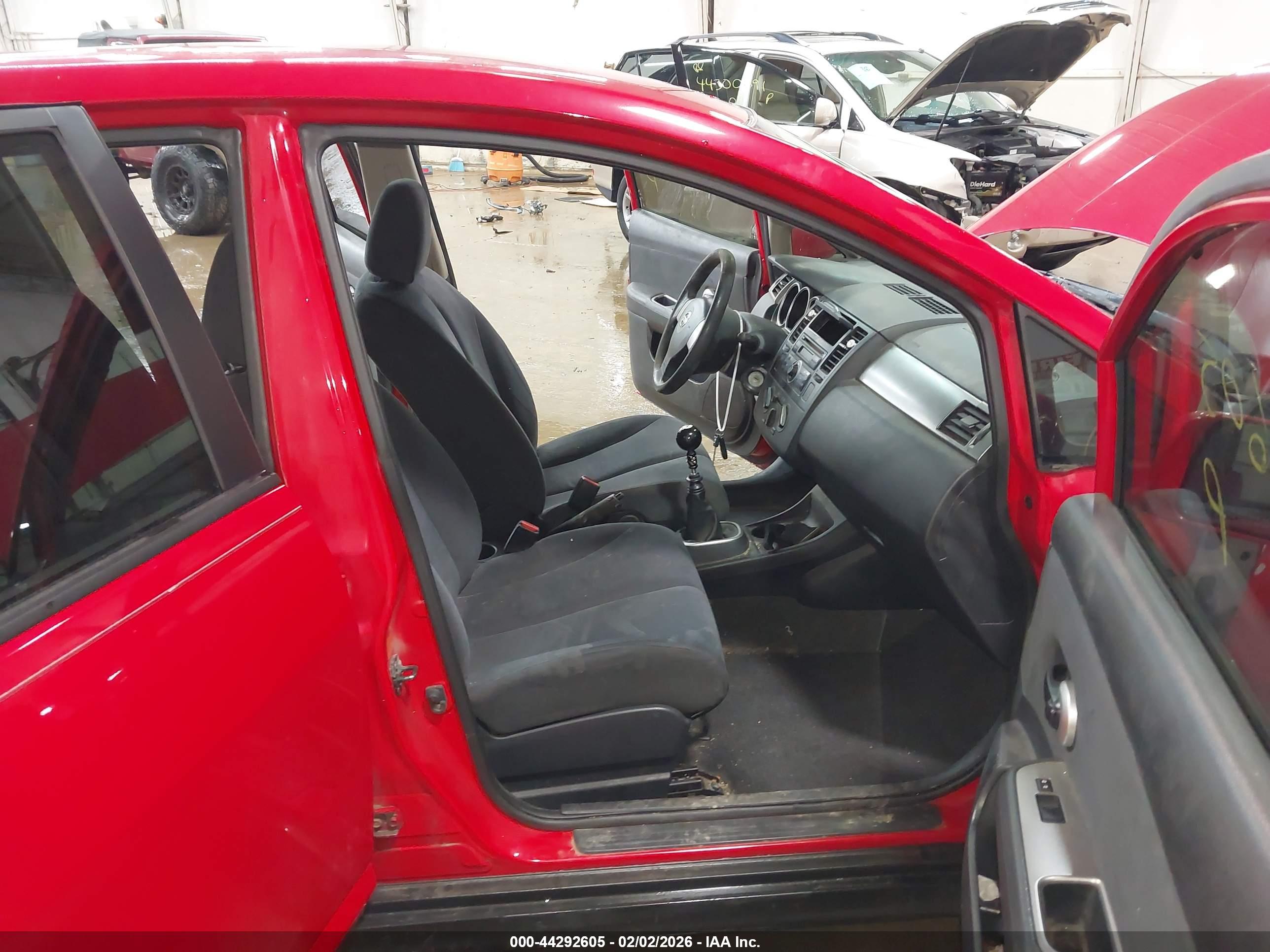 NISSAN VERSA image 5
