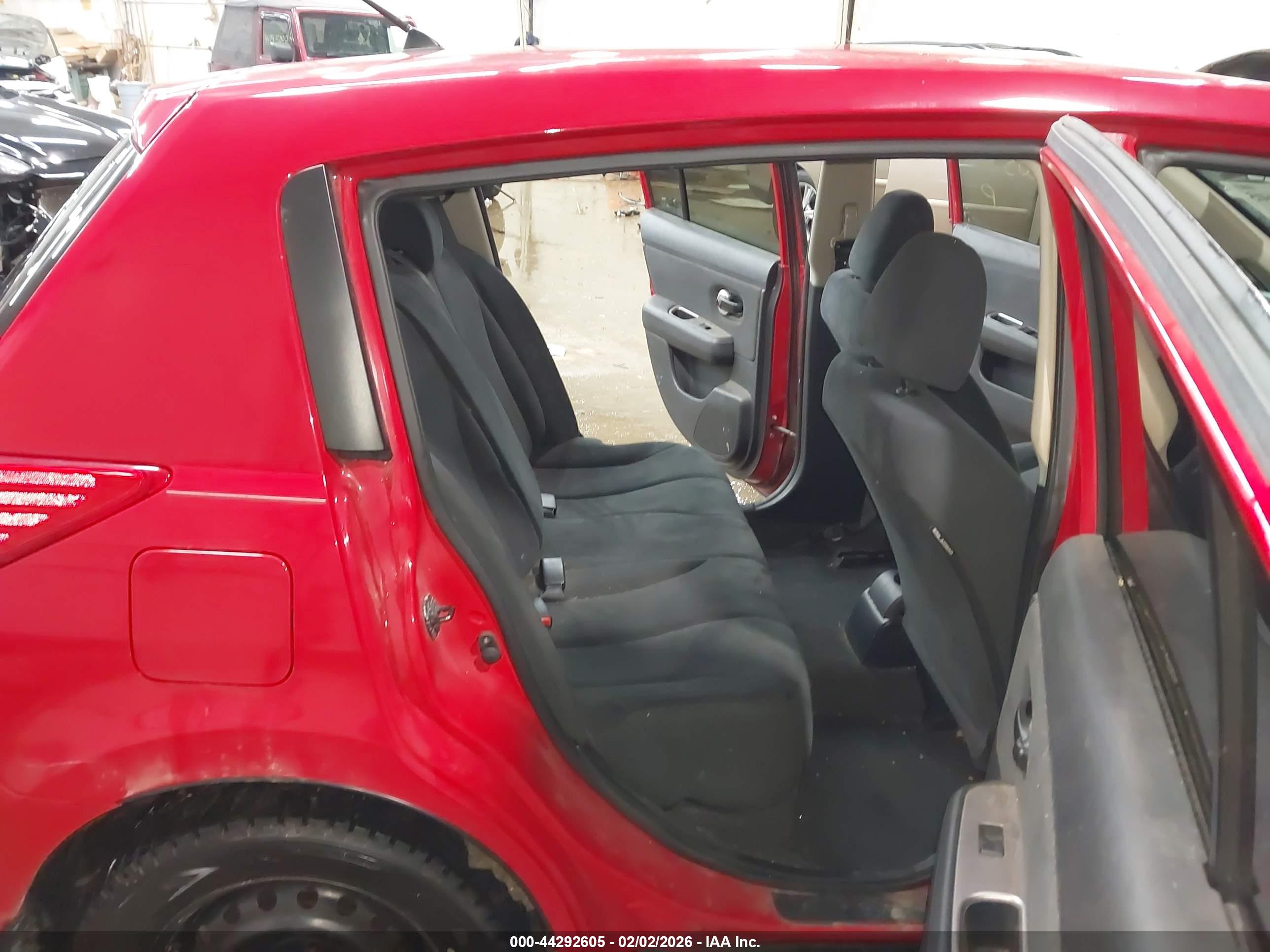 NISSAN VERSA image 8