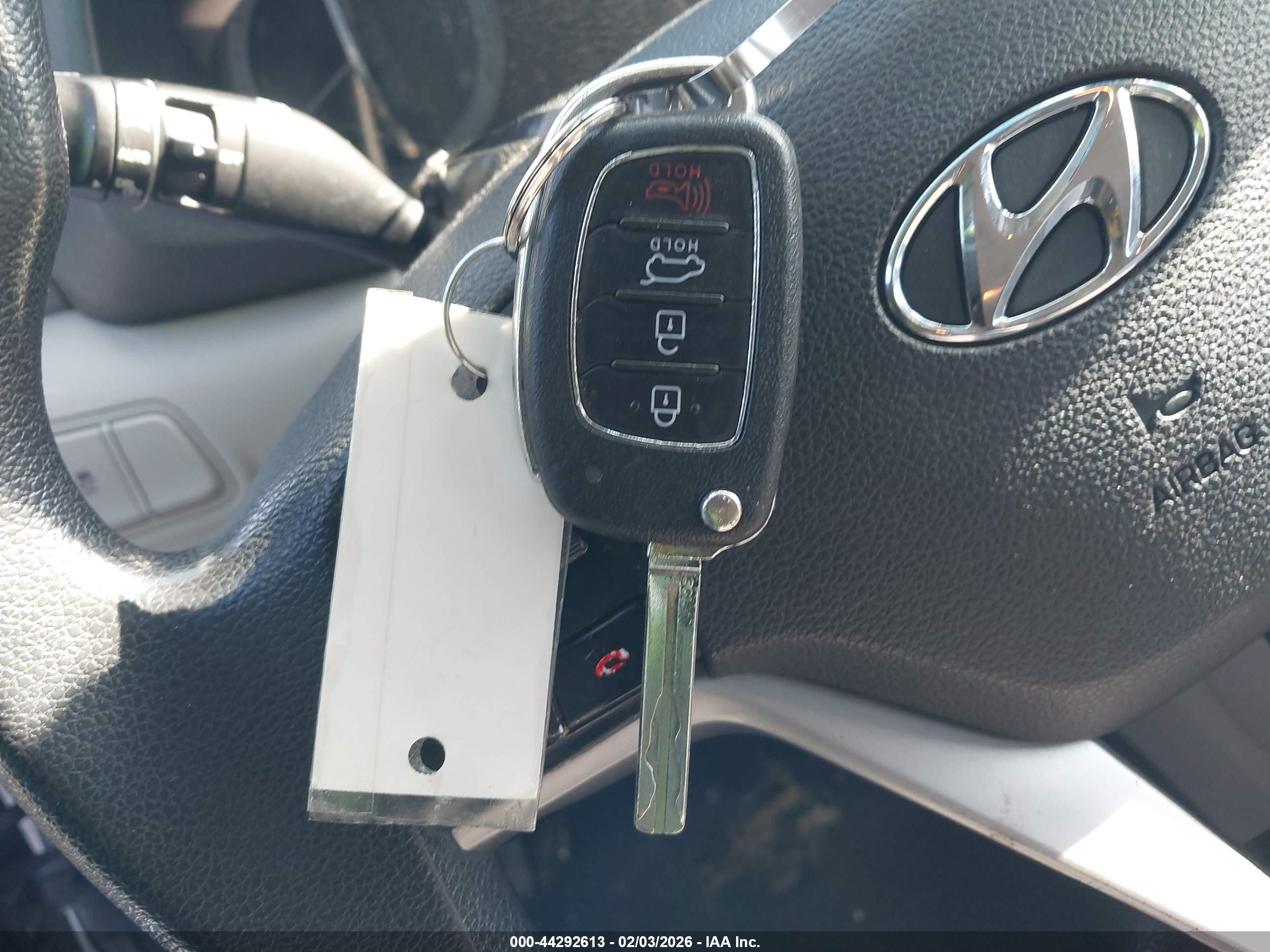 HYUNDAI TUCSON image 11
