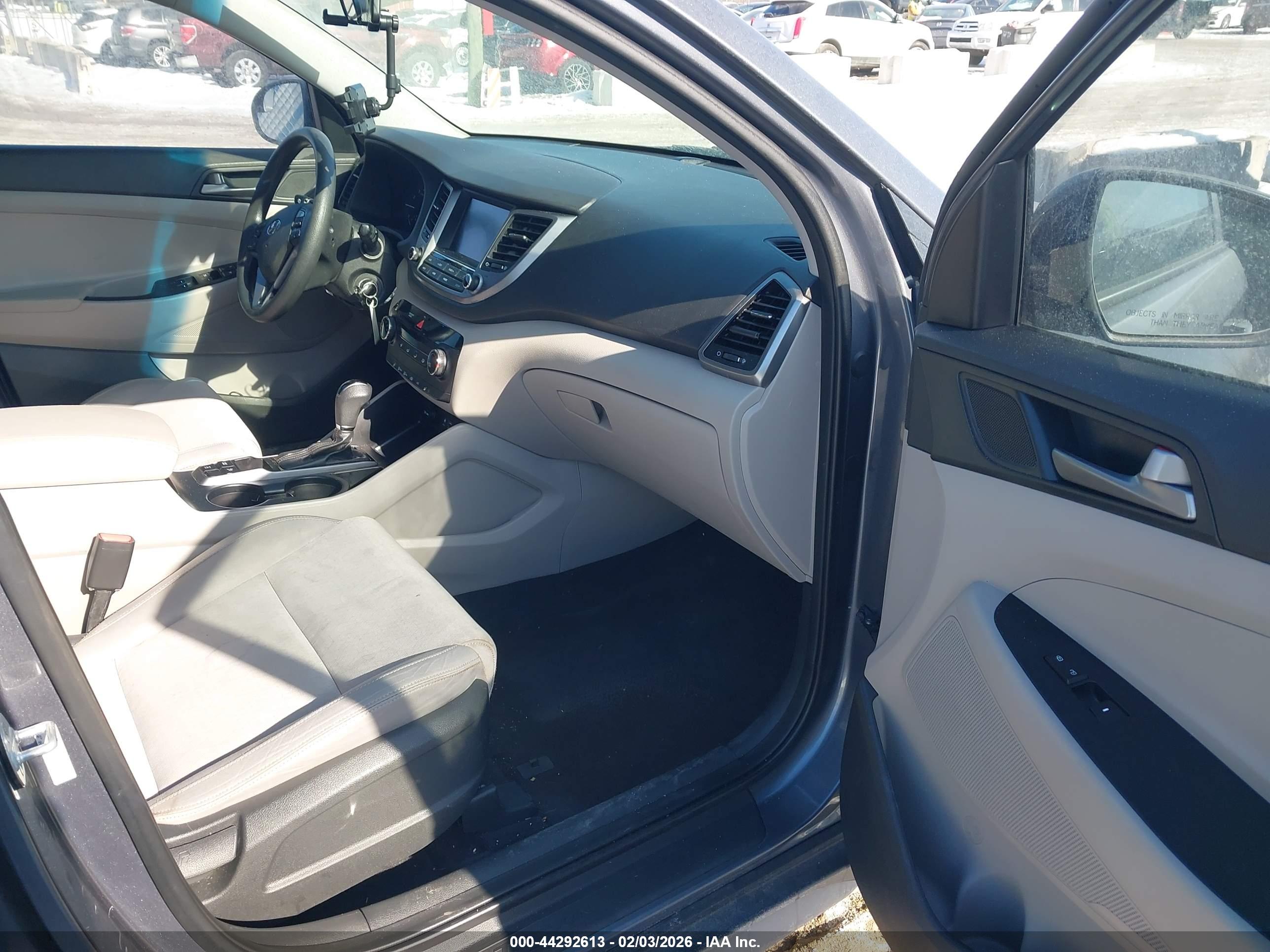 HYUNDAI TUCSON image 5