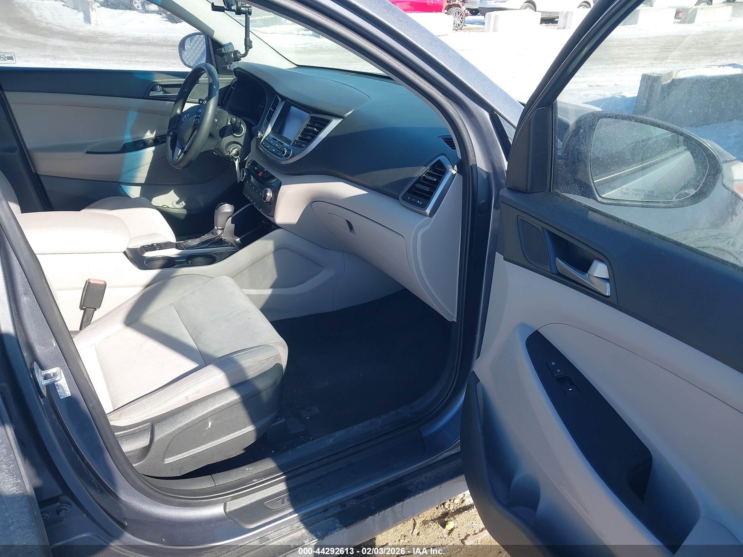 HYUNDAI TUCSON image 8