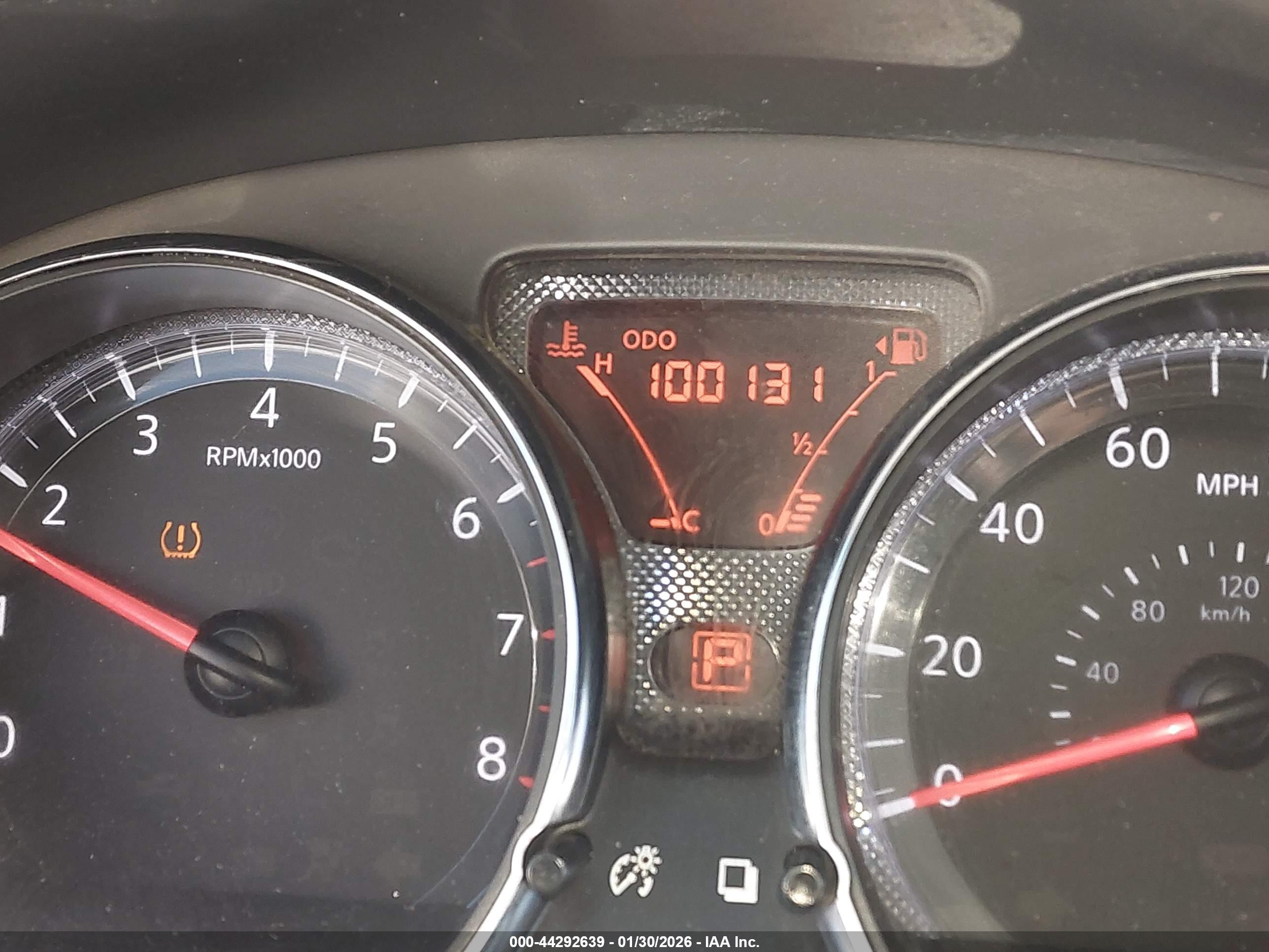 NISSAN VERSA image 7