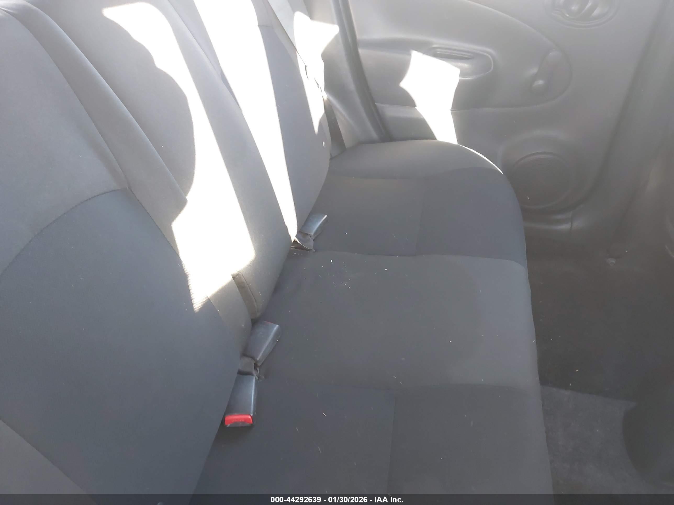 NISSAN VERSA image 8
