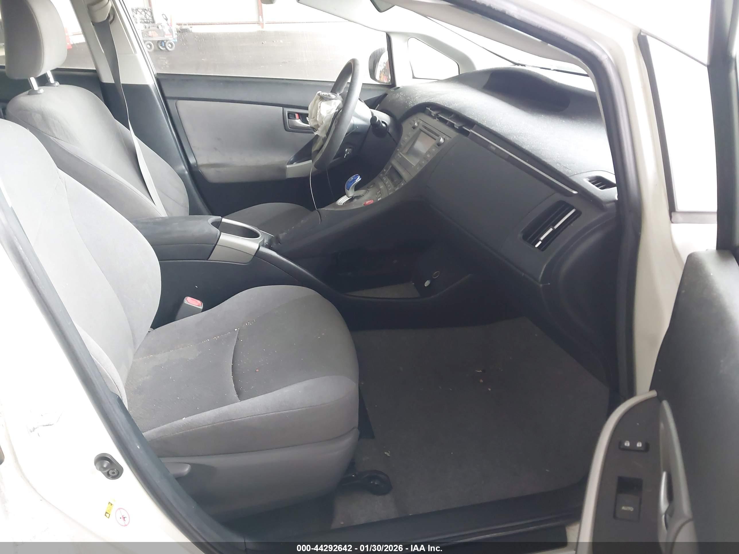 TOYOTA PRIUS image 5