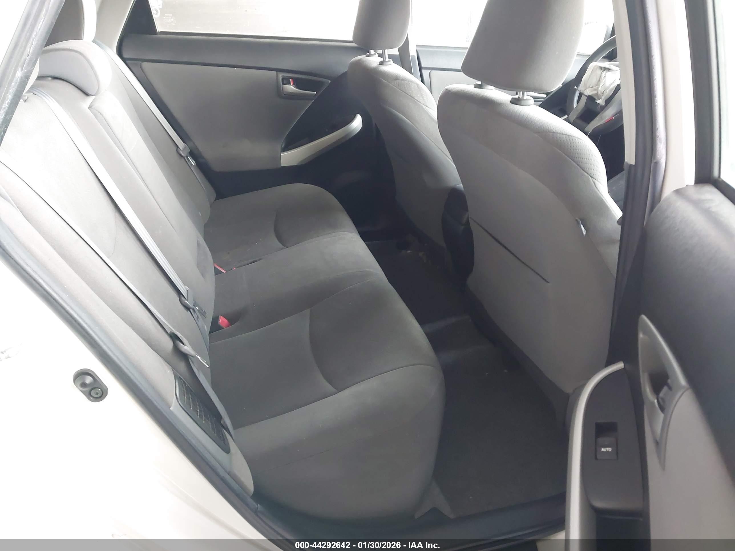 TOYOTA PRIUS image 8