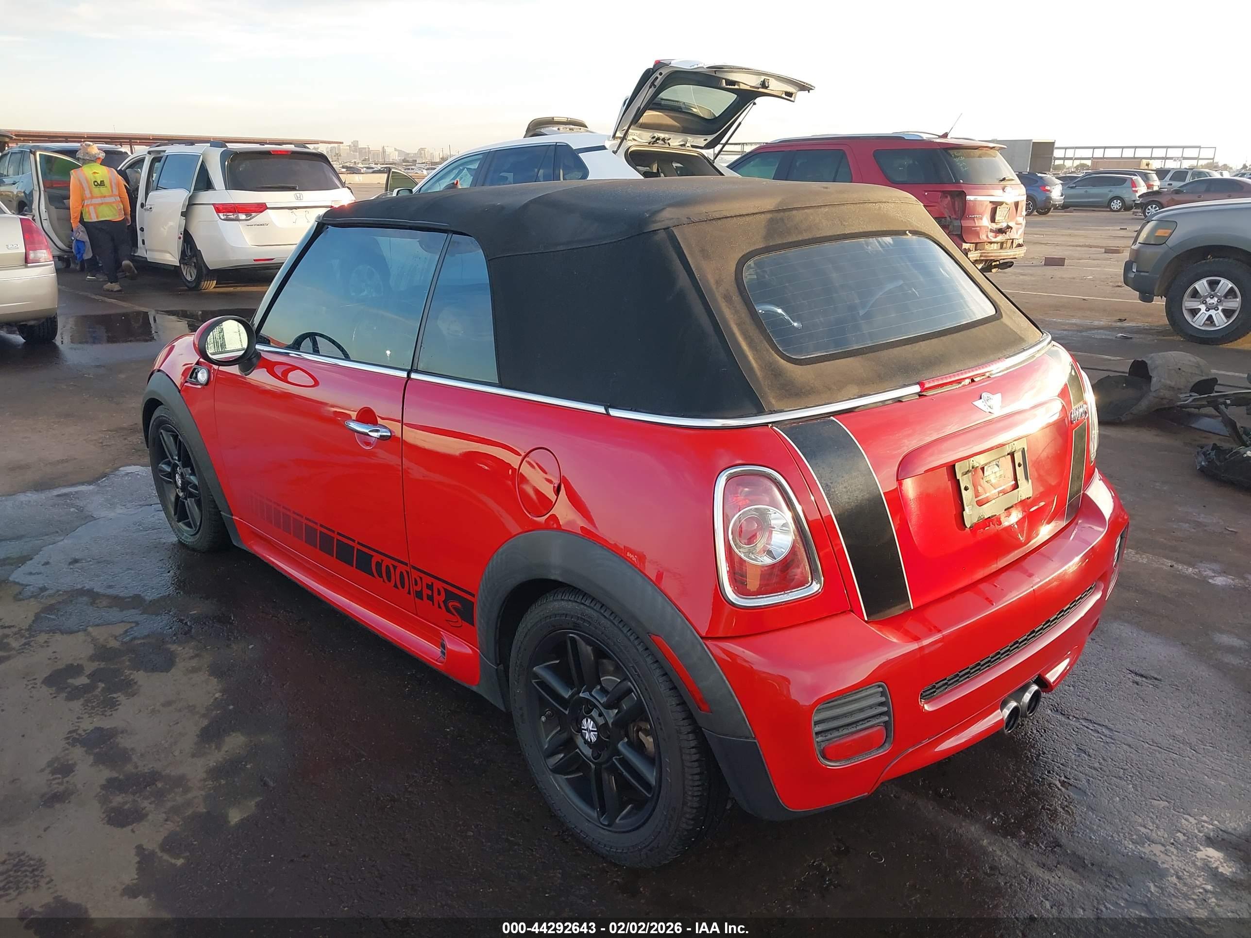 MINI CONVERTIBLE image 3