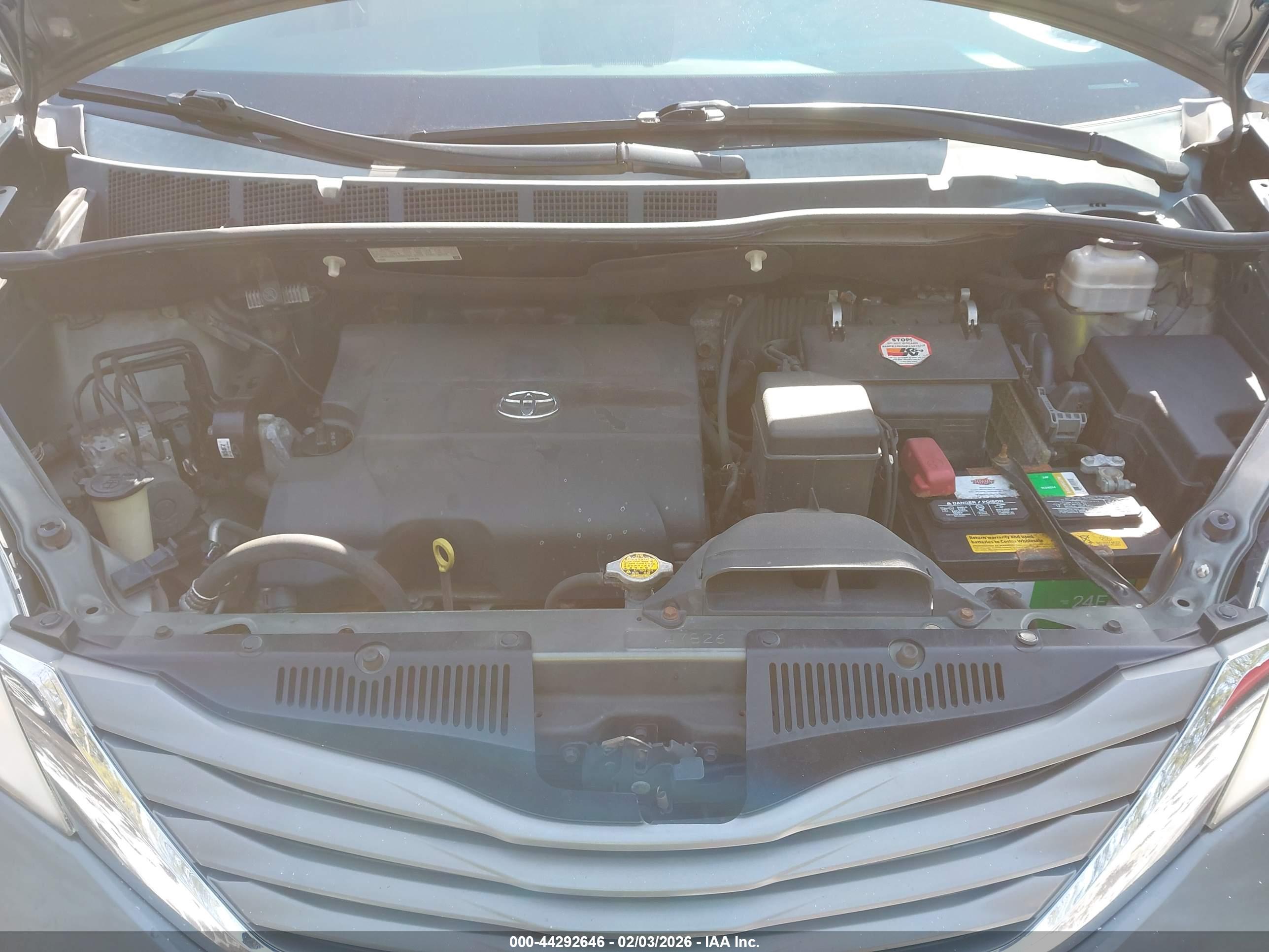 TOYOTA SIENNA image 10
