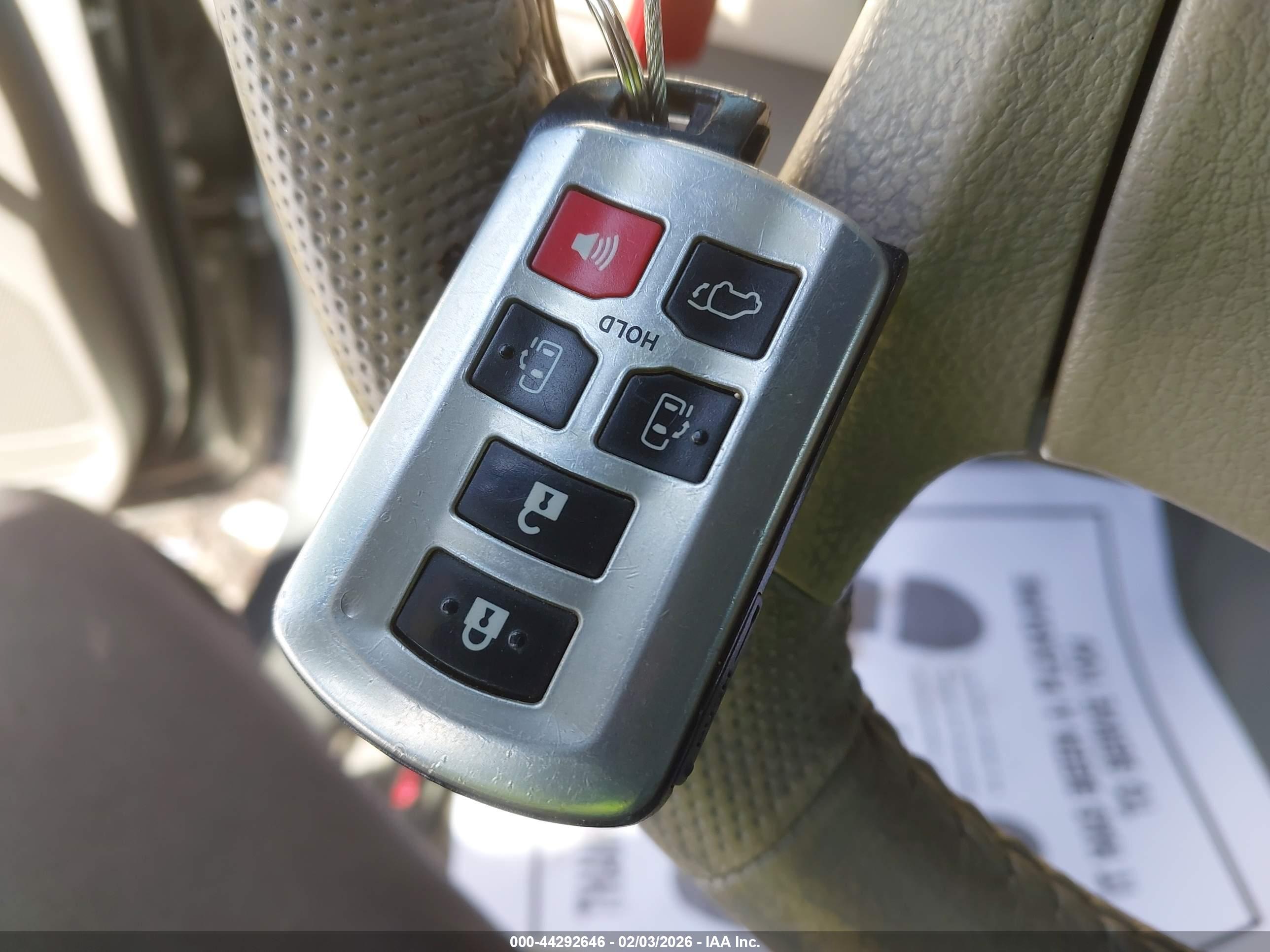 TOYOTA SIENNA image 11
