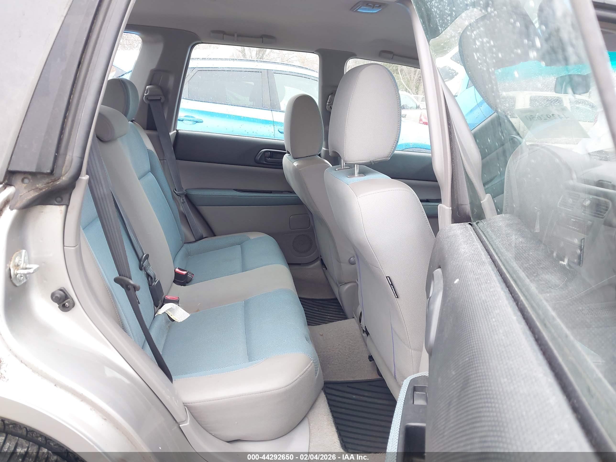 SUBARU FORESTER image 8
