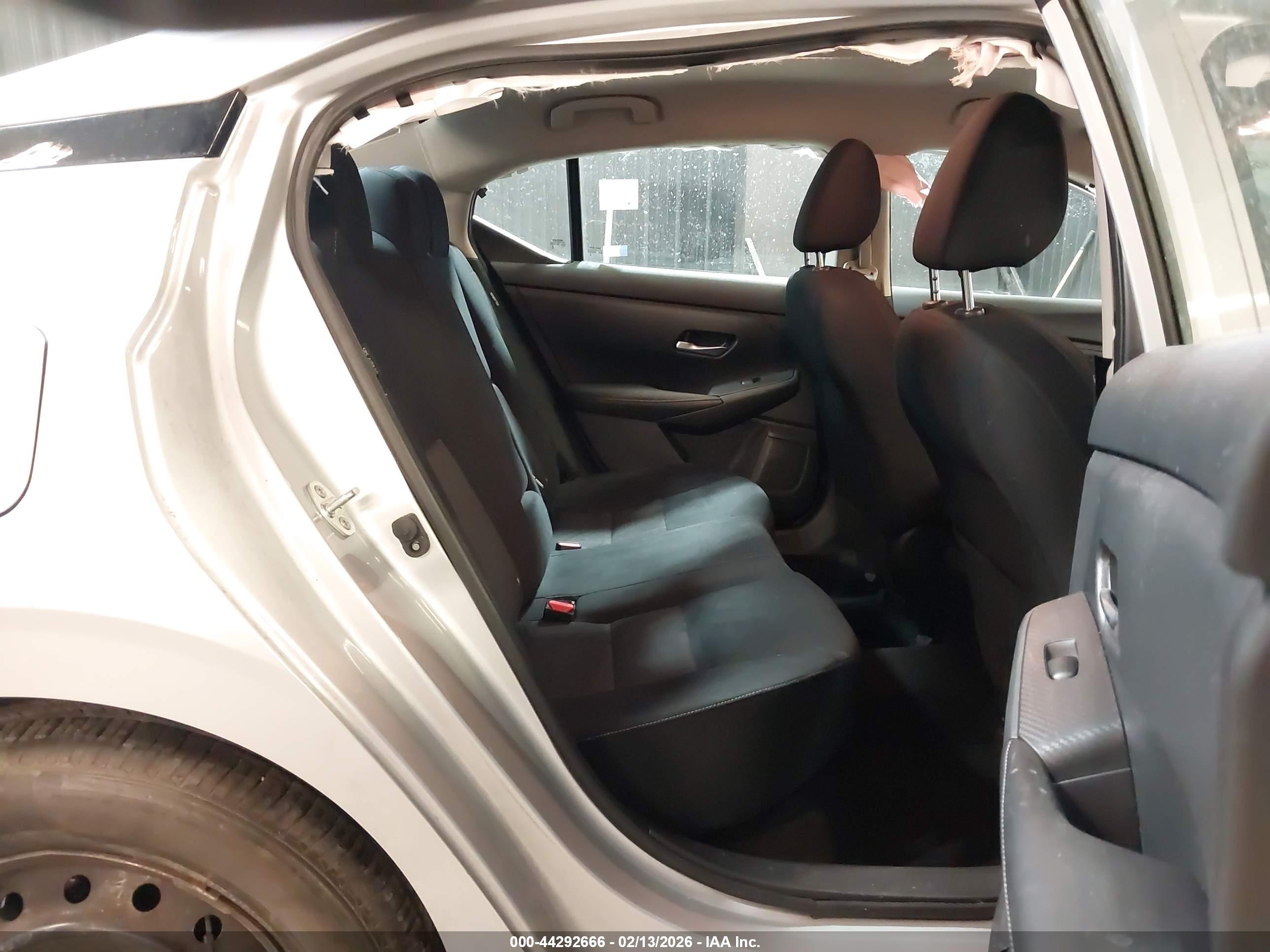 NISSAN SENTRA image 8