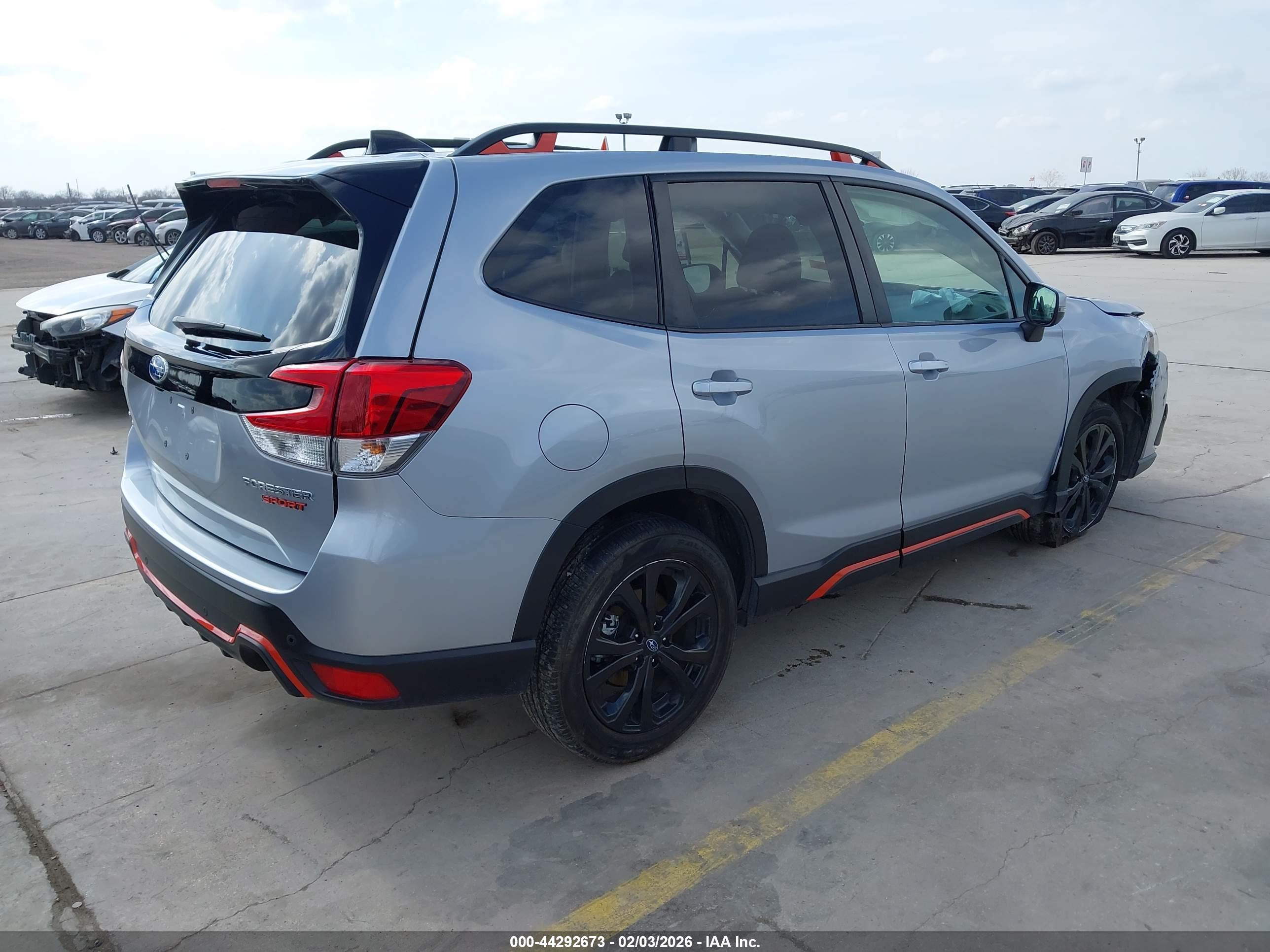 SUBARU FORESTER image 4