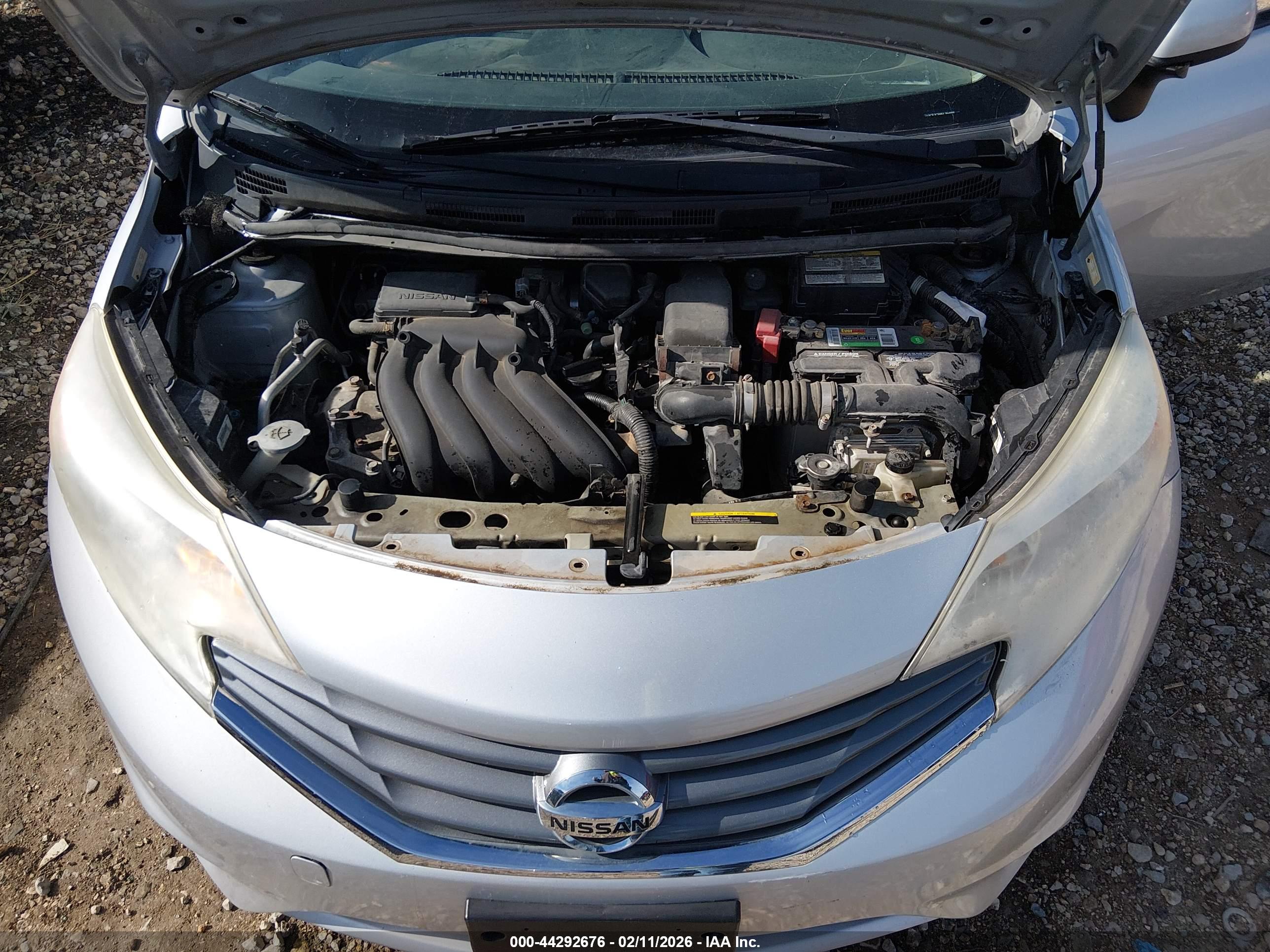 NISSAN VERSA image 10