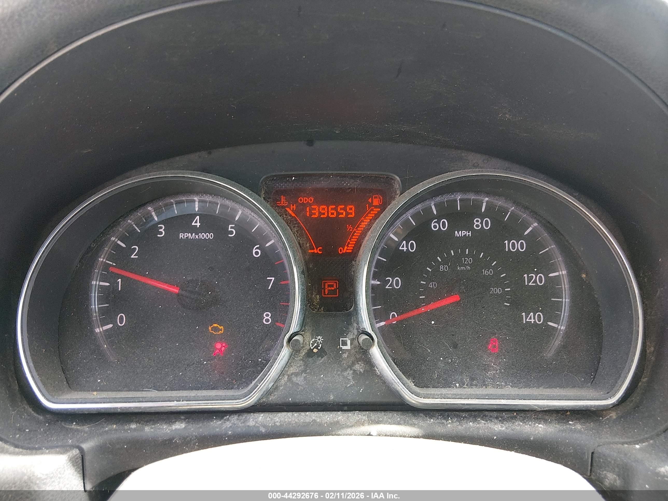 NISSAN VERSA image 7