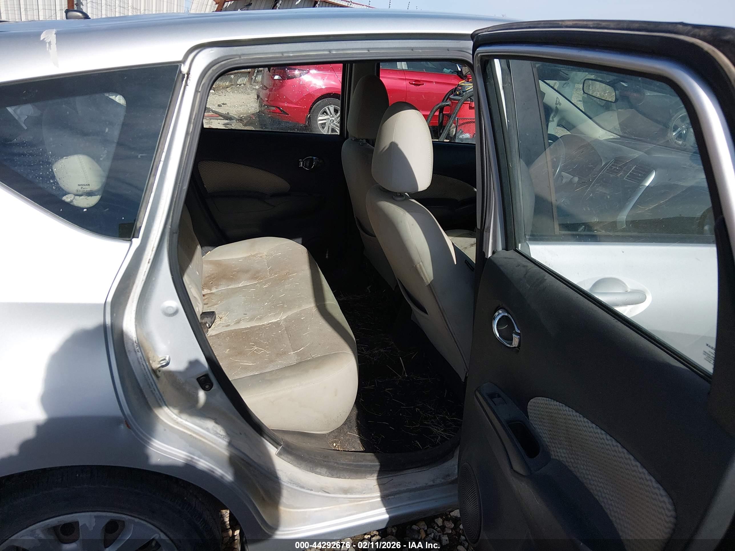 NISSAN VERSA image 8