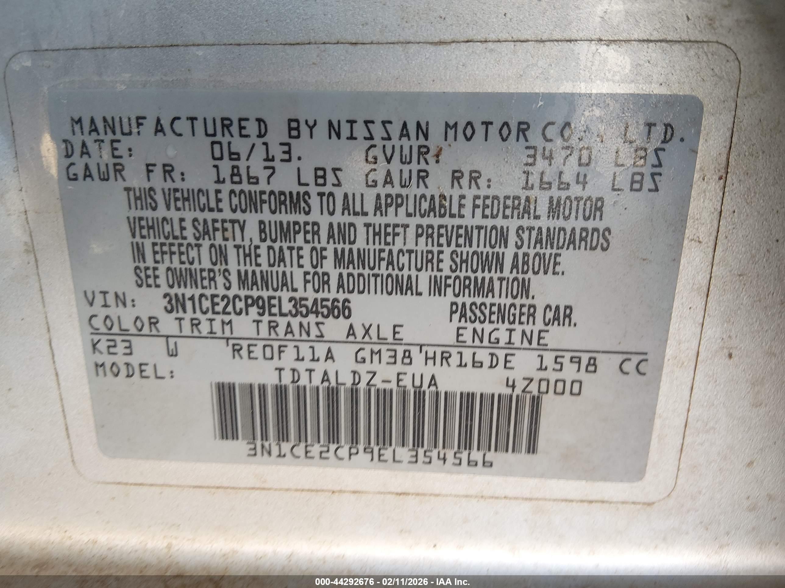 NISSAN VERSA image 9