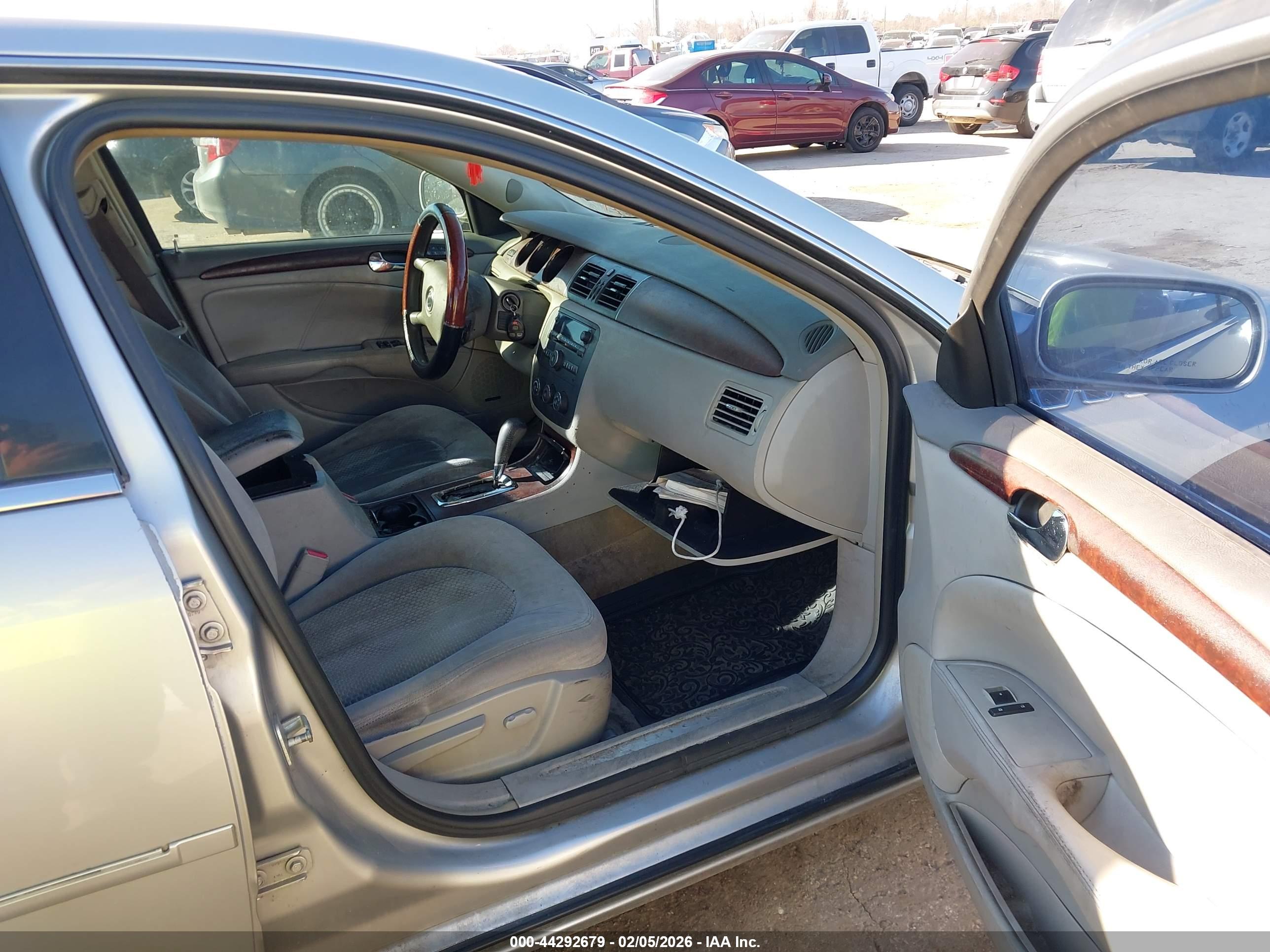 BUICK LUCERNE image 5