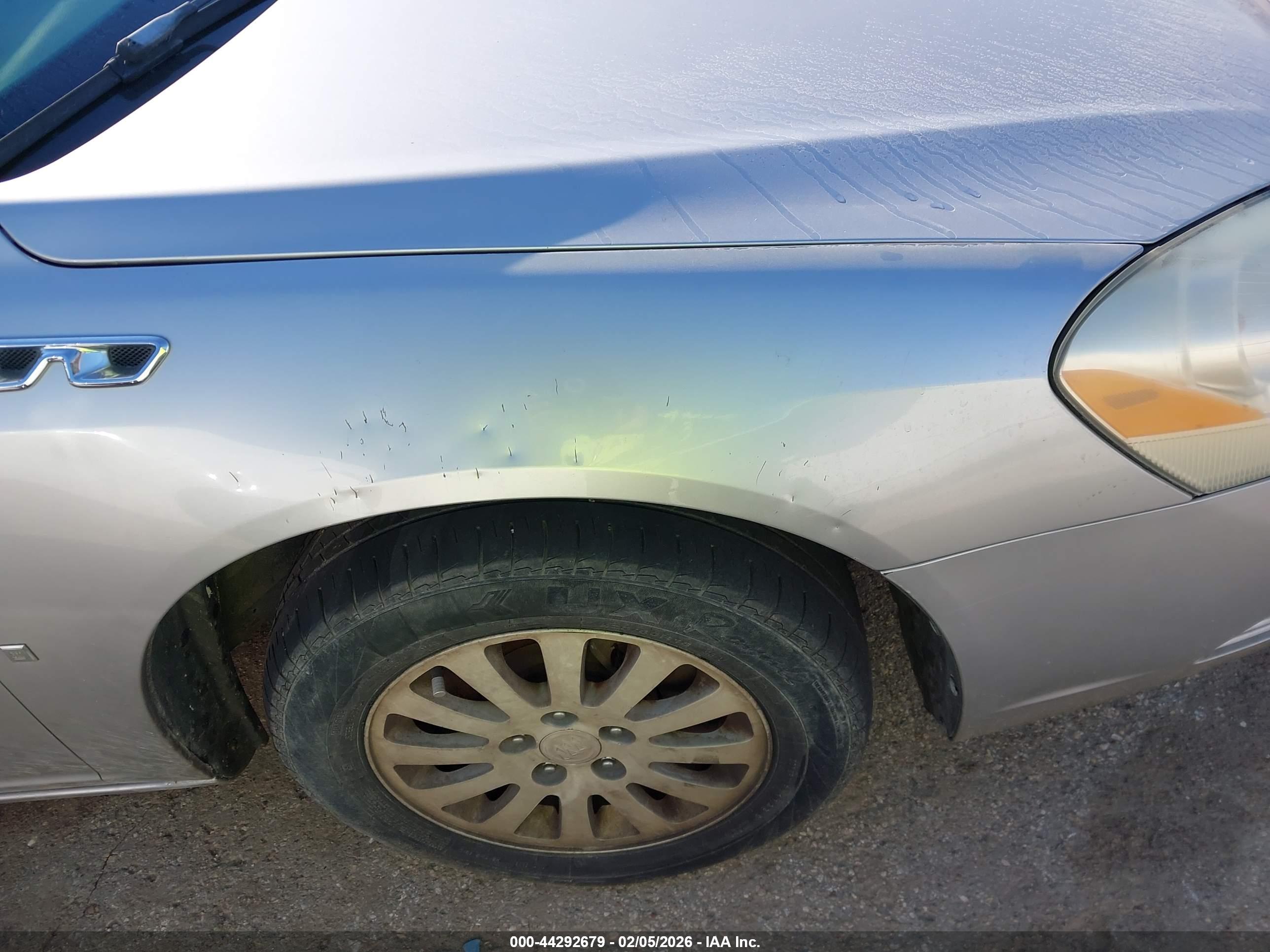 BUICK LUCERNE image 6