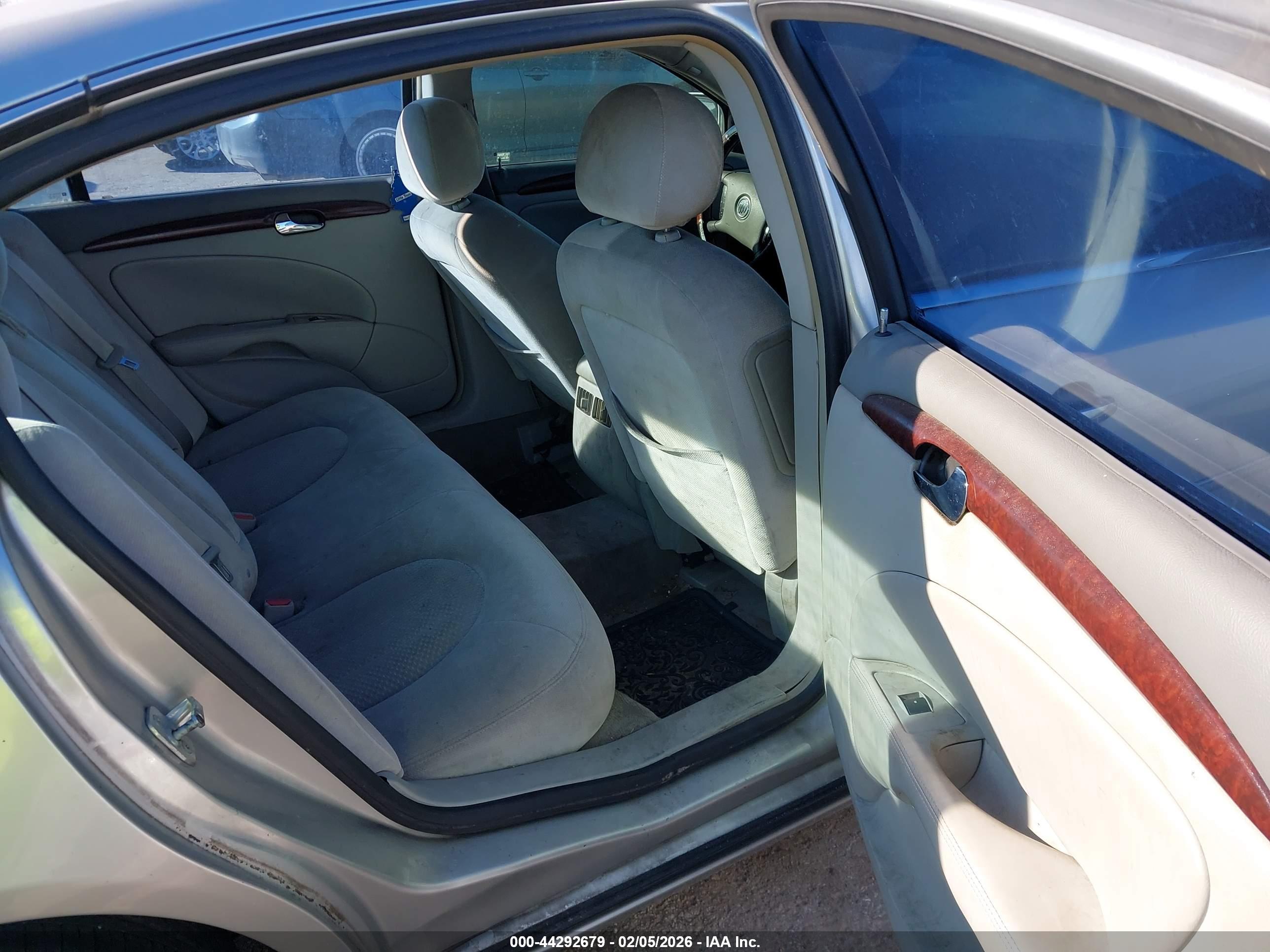 BUICK LUCERNE image 8