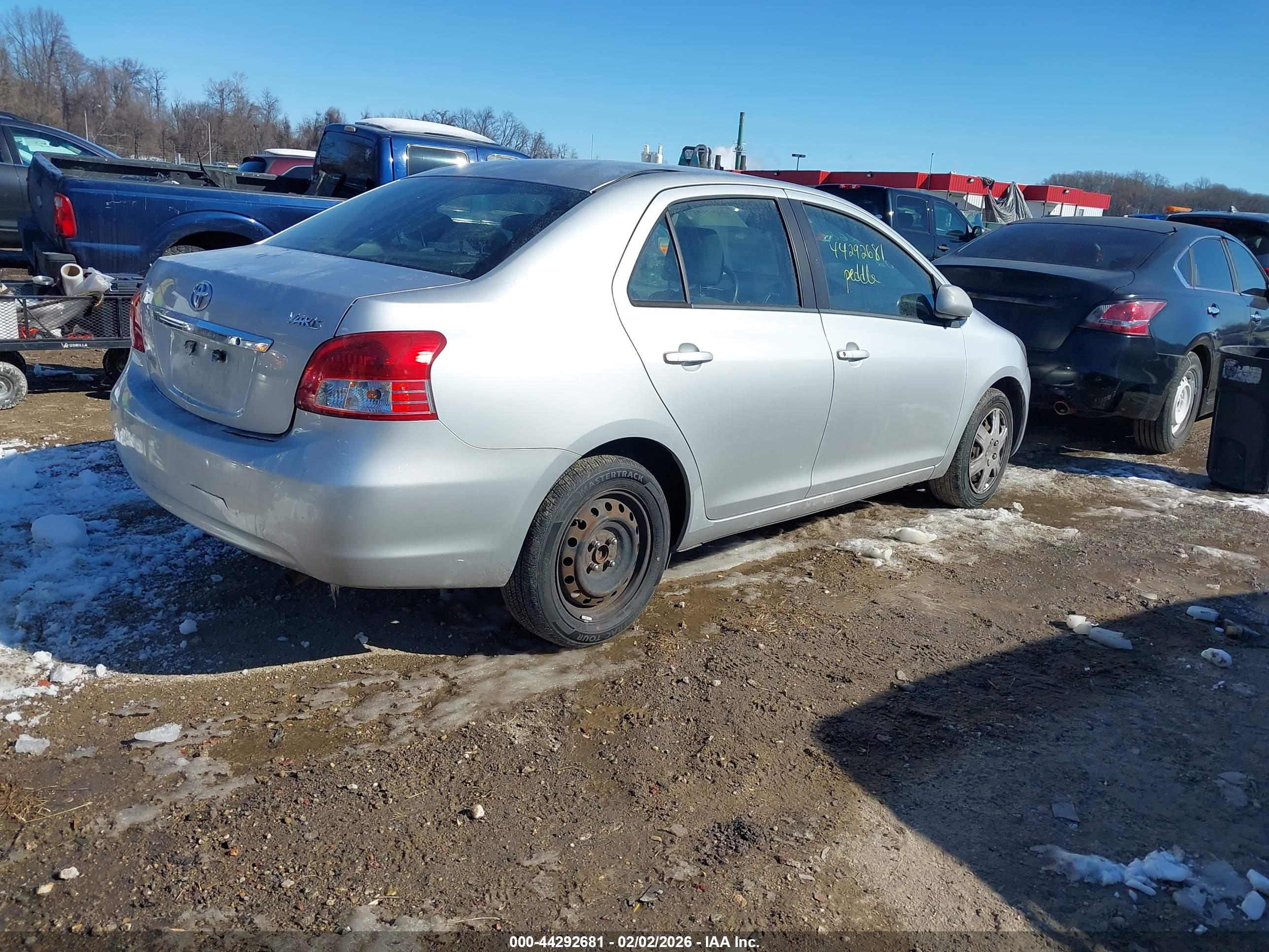 TOYOTA YARIS image 4