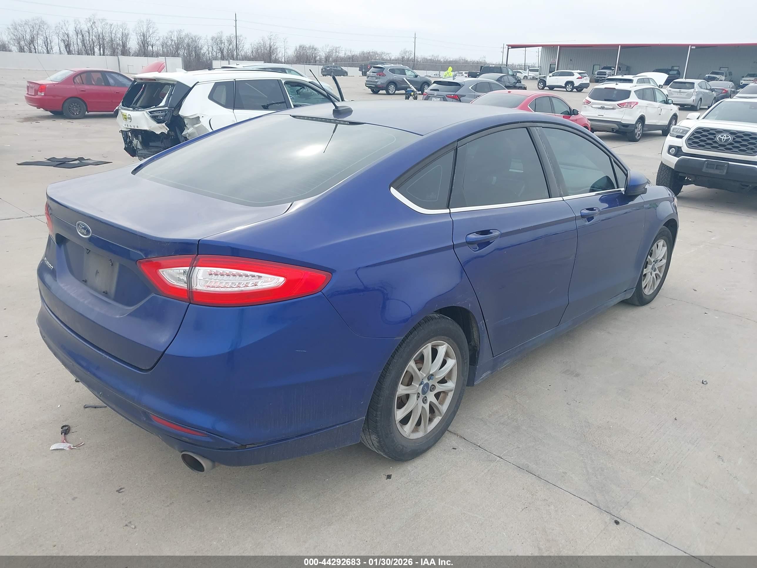 FORD FUSION image 4
